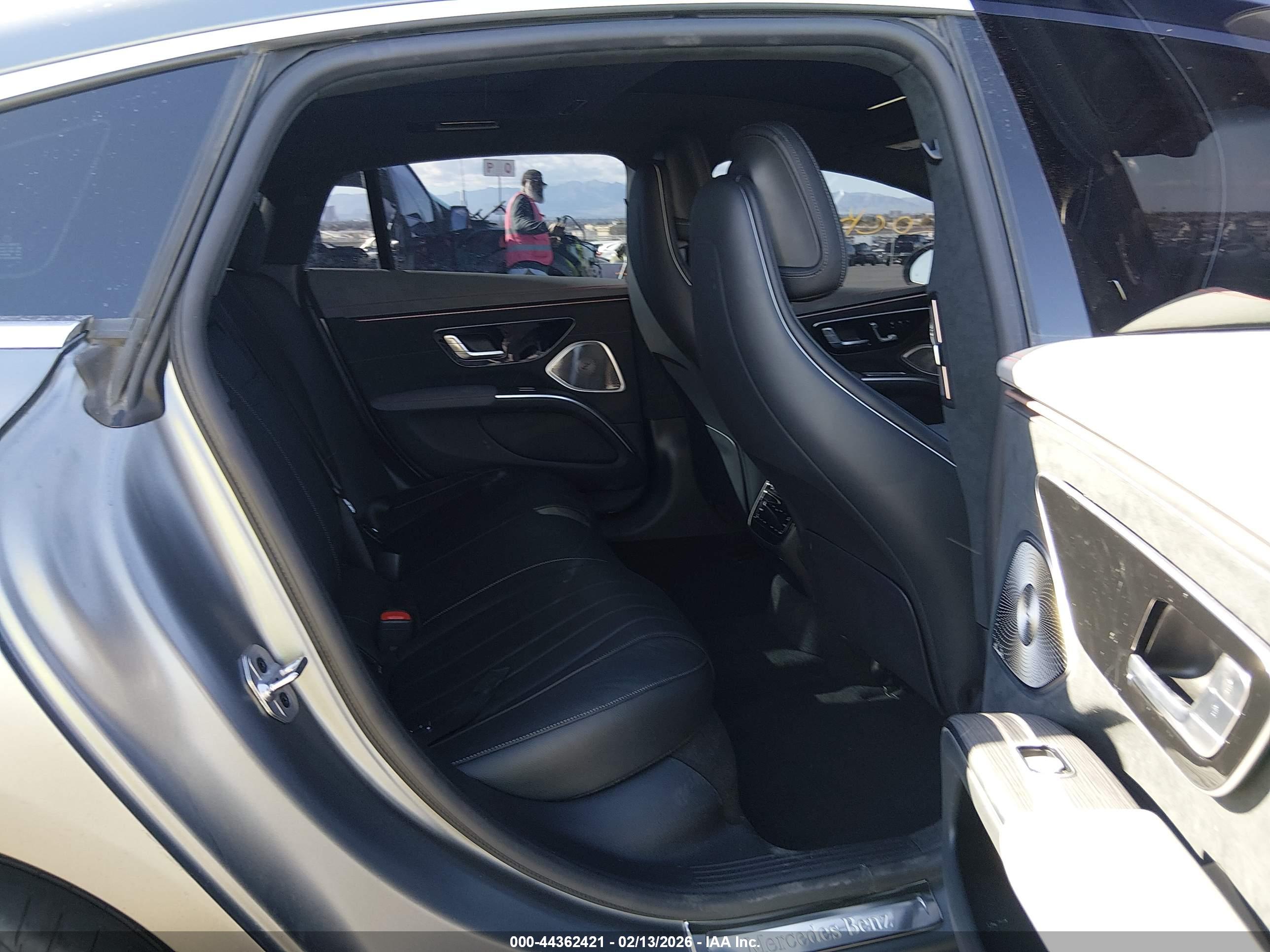 MERCEDES-BENZ EQS image 8