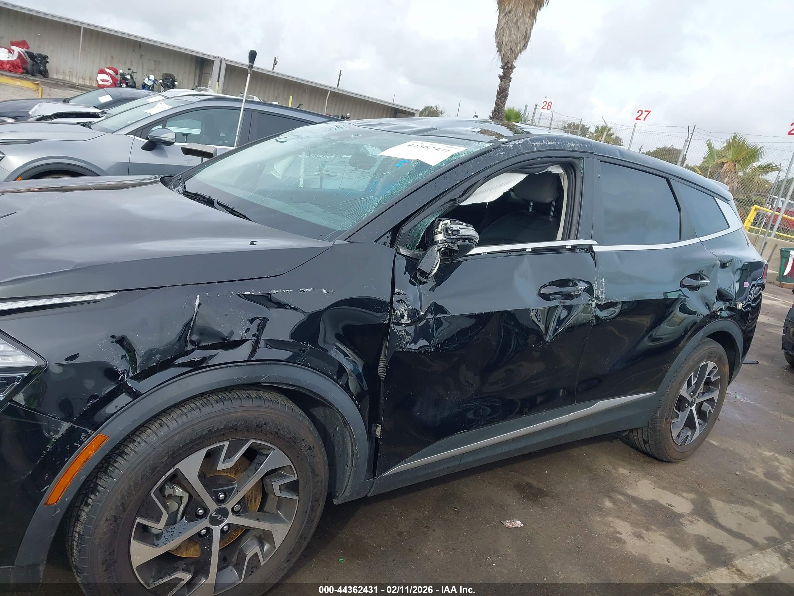 KIA SPORTAGE image 6