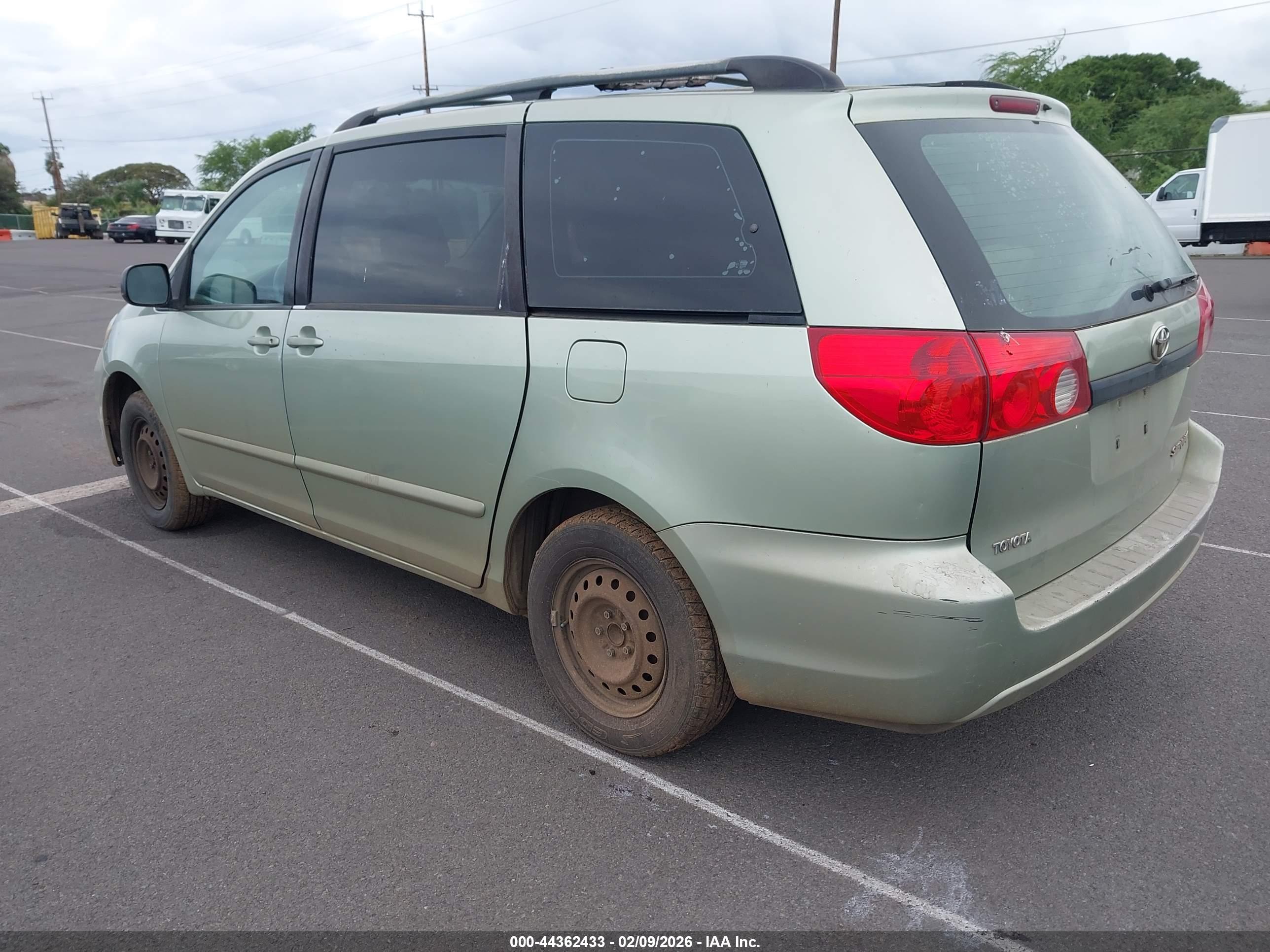 TOYOTA SIENNA image 3