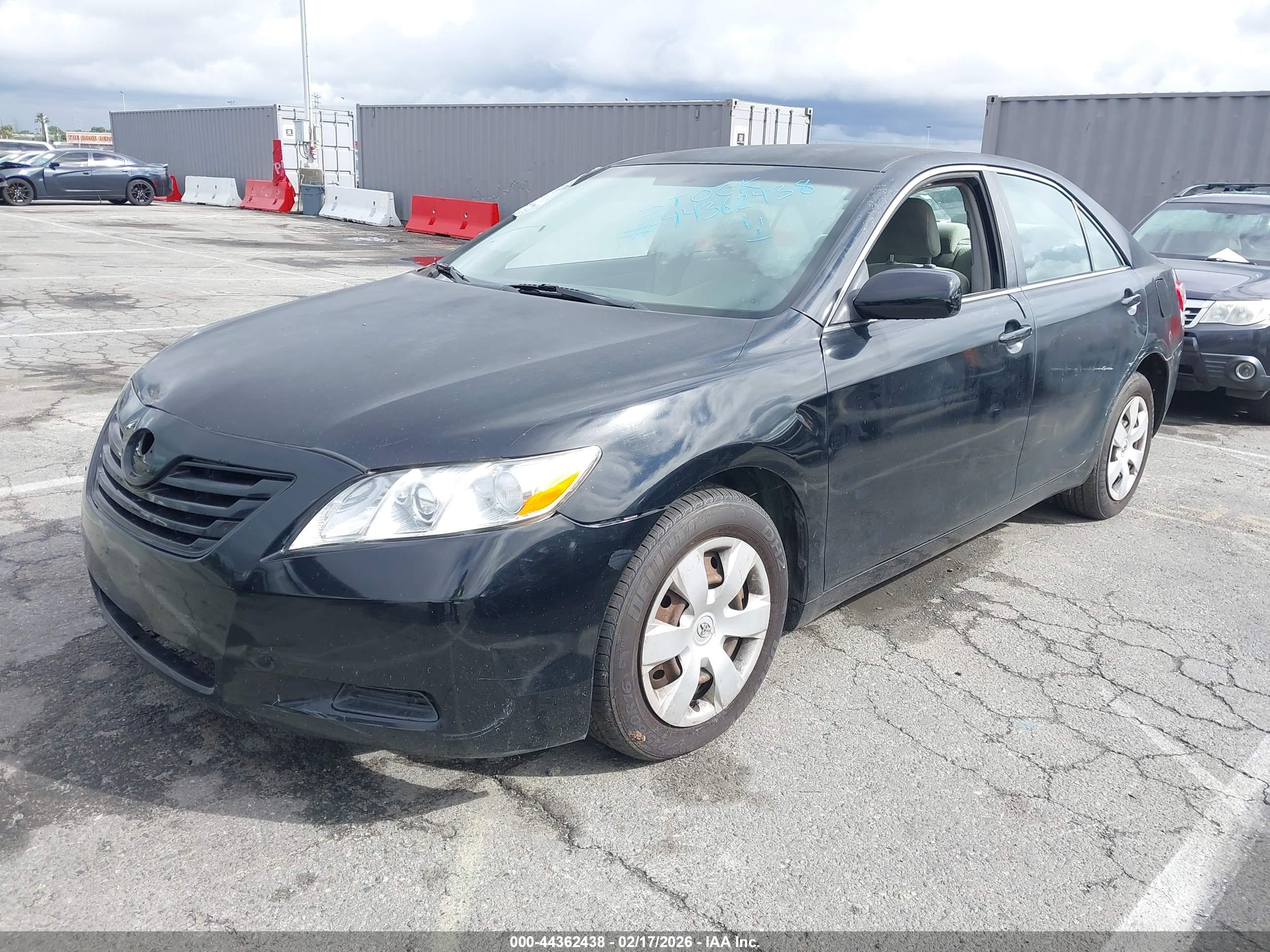 TOYOTA CAMRY image 2