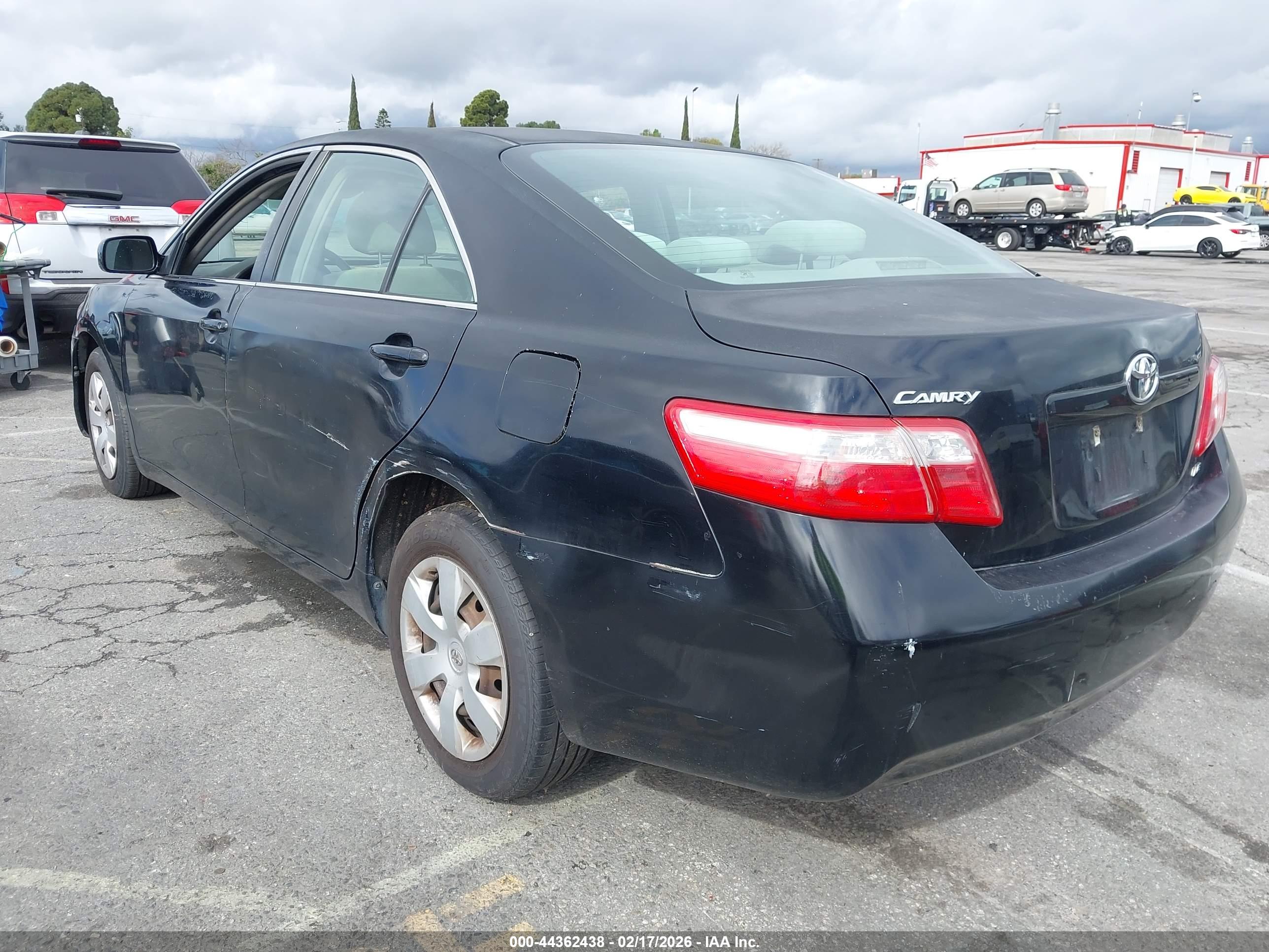 TOYOTA CAMRY image 3