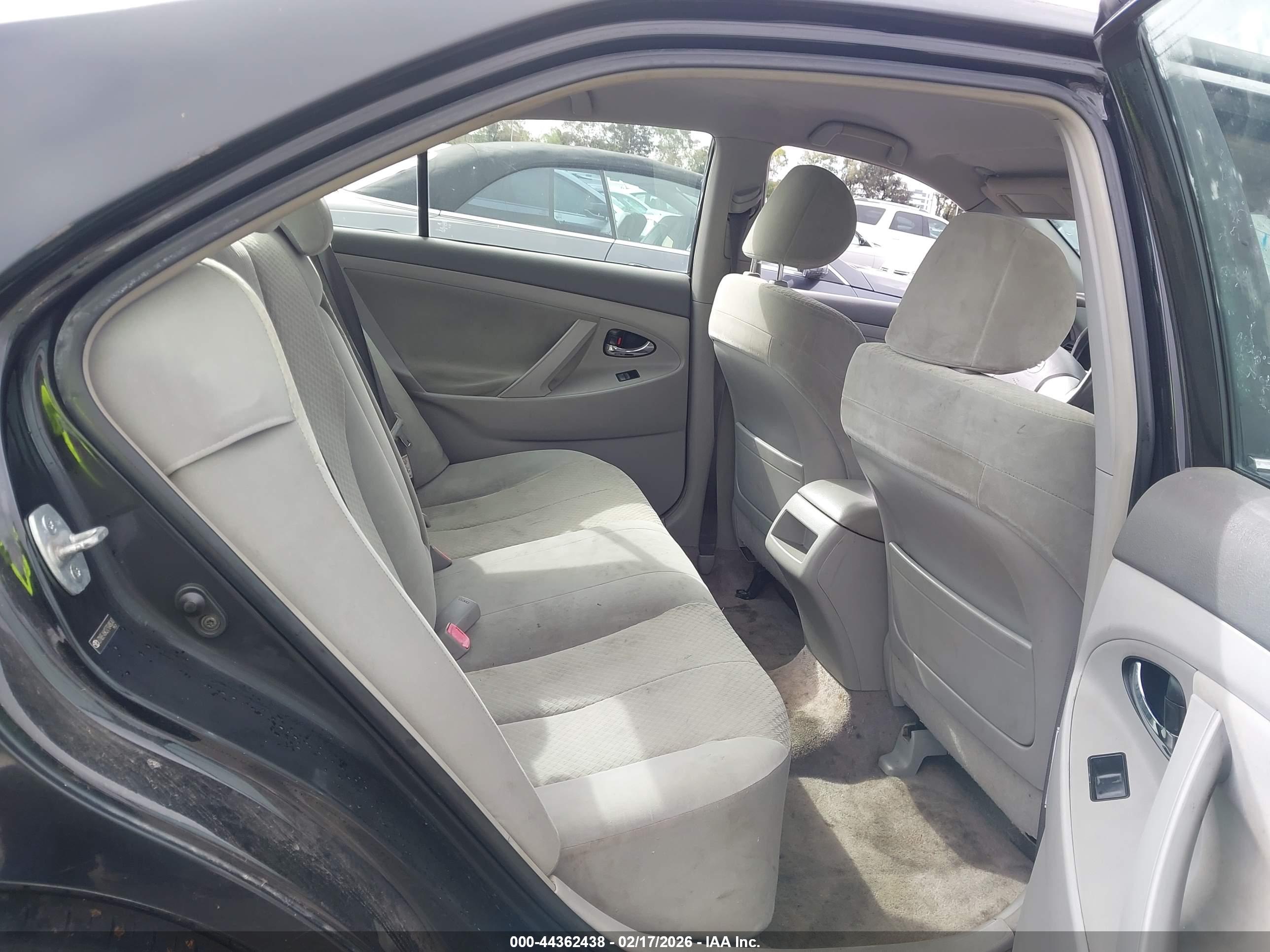 TOYOTA CAMRY image 8