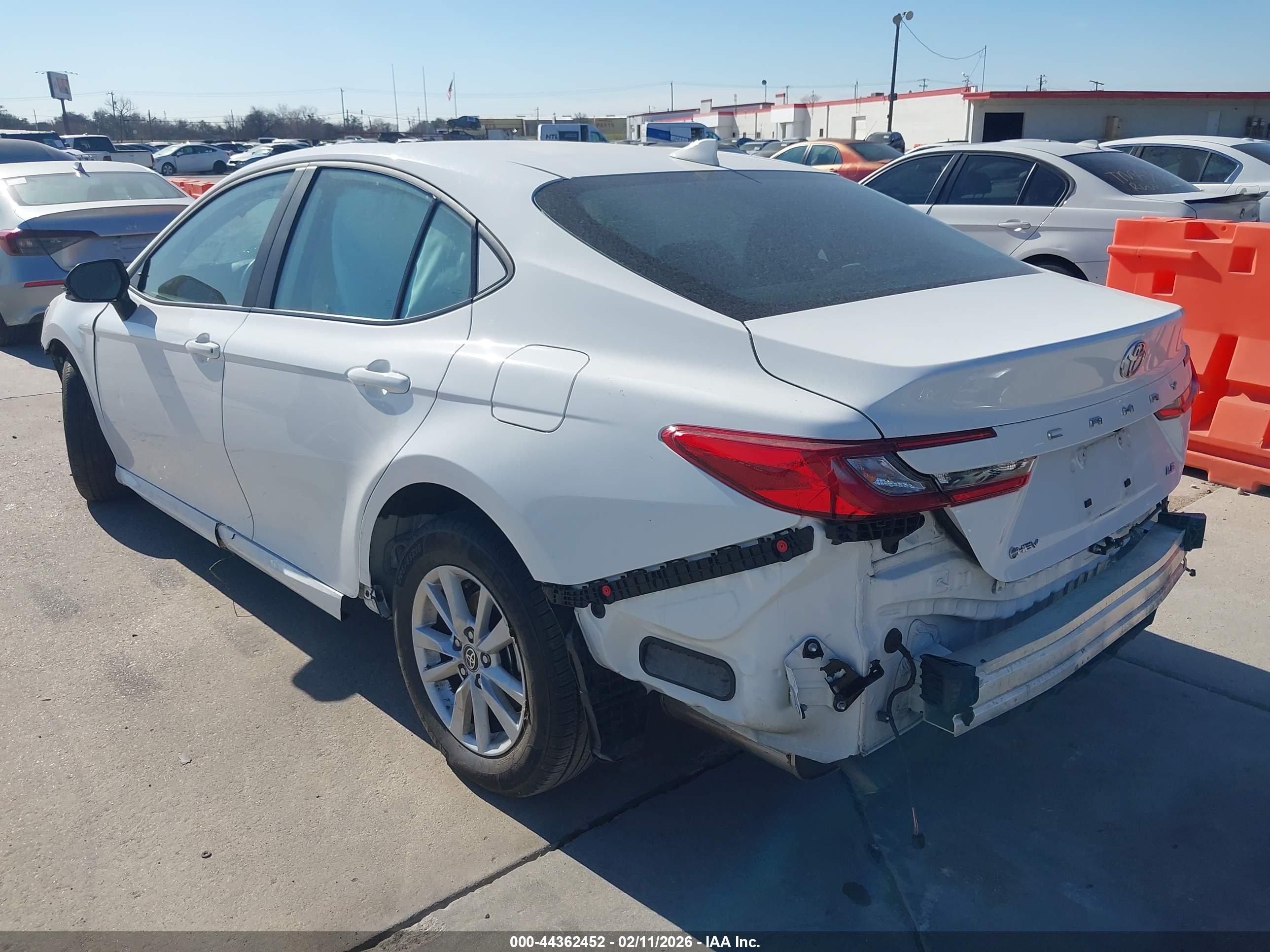 TOYOTA CAMRY image 3