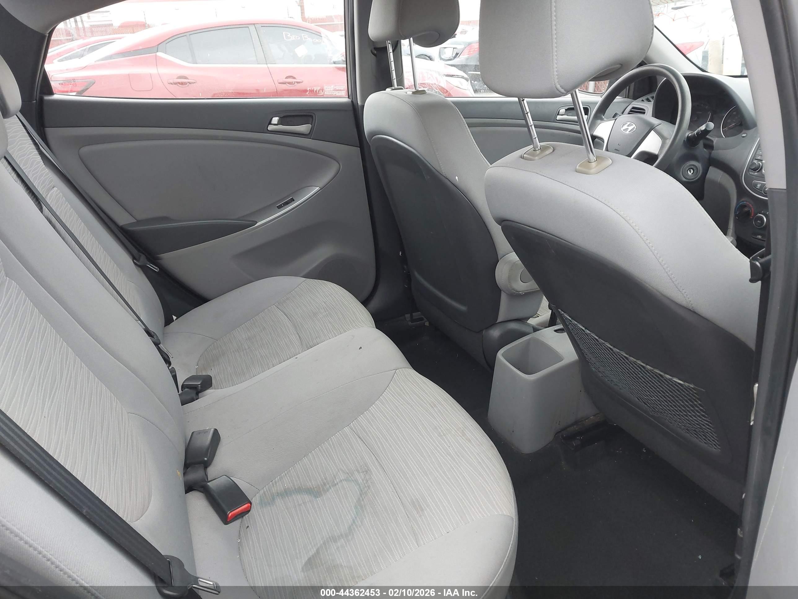 HYUNDAI ACCENT image 8