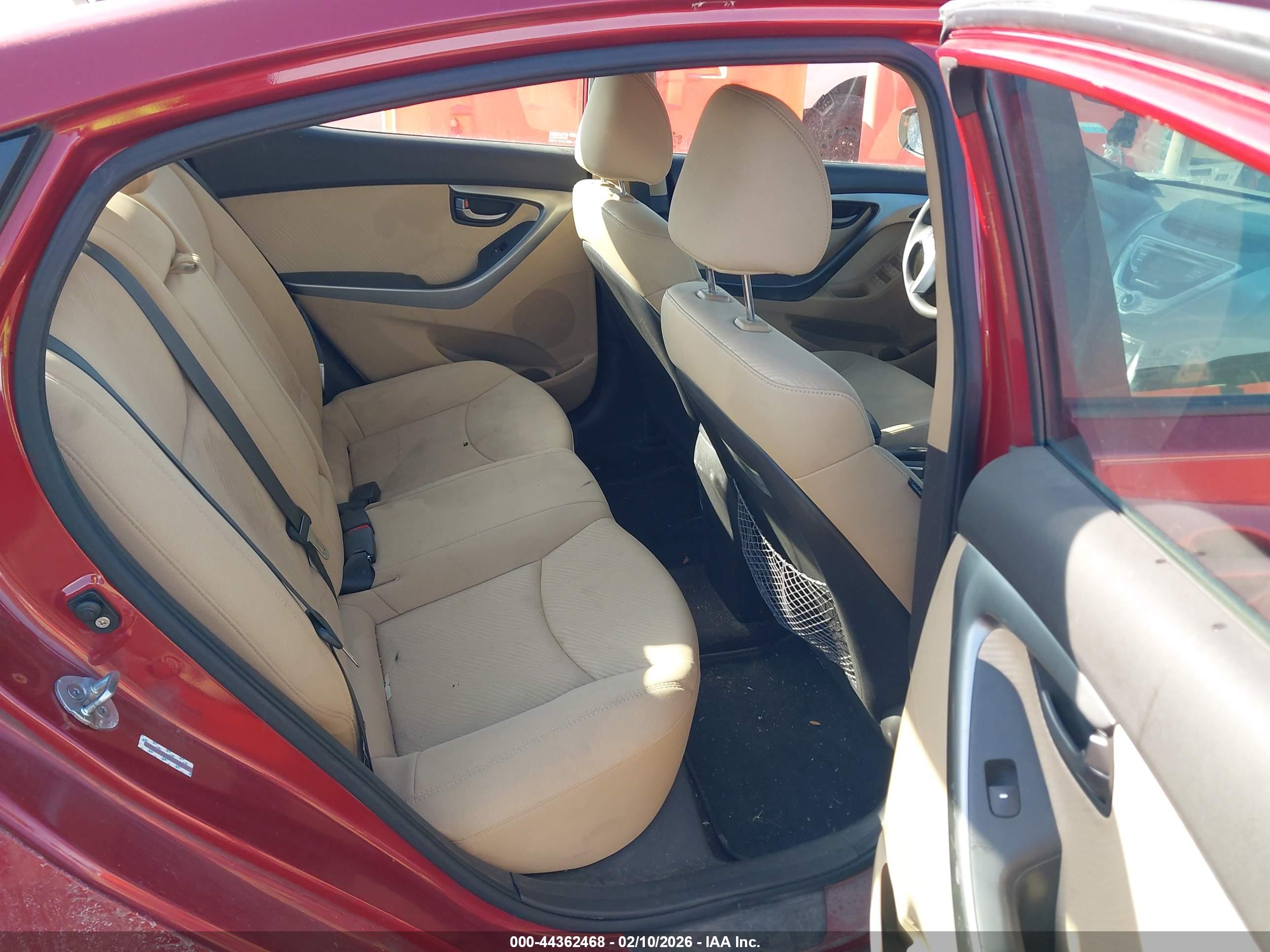 HYUNDAI ELANTRA image 8