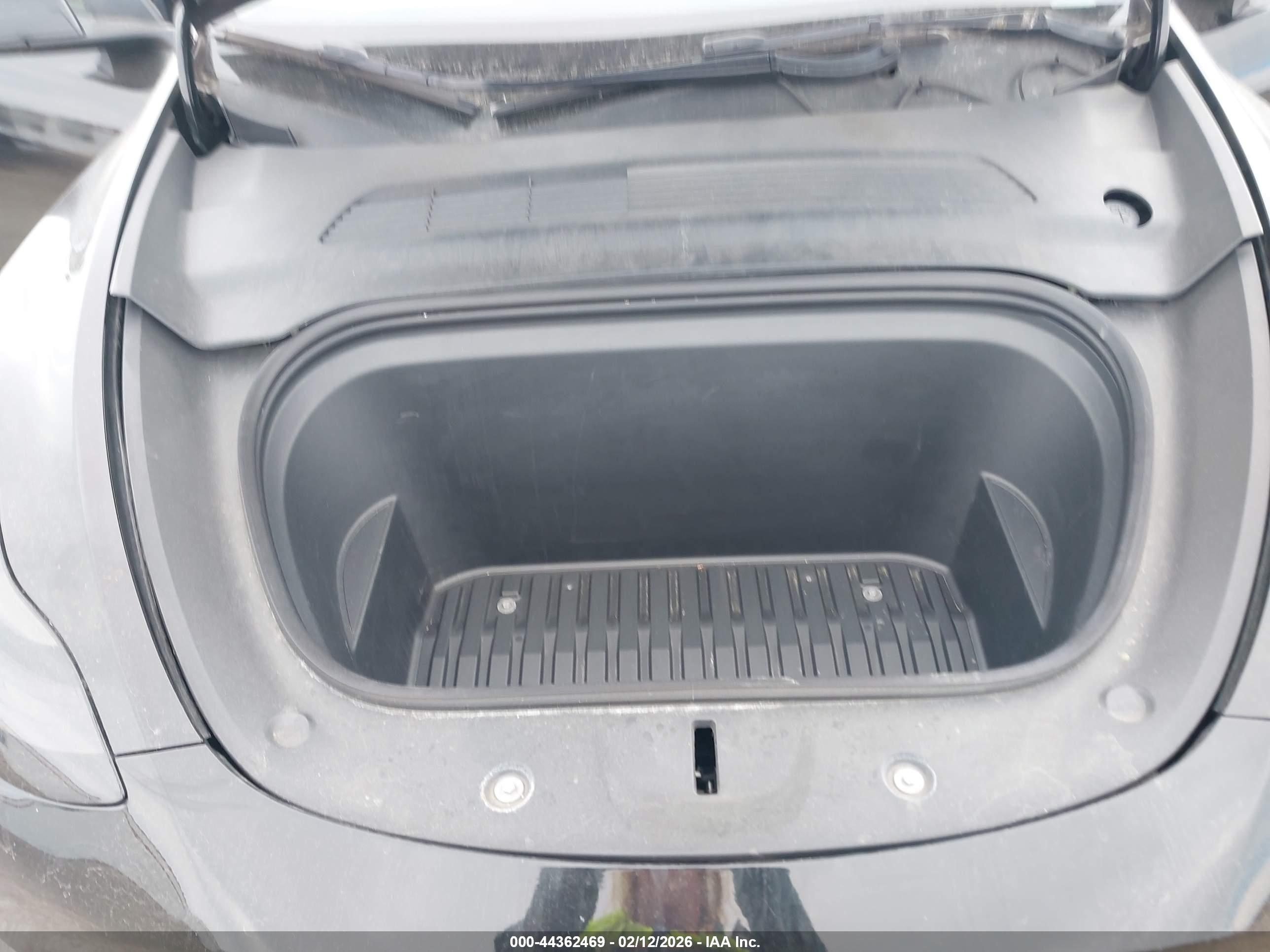 TESLA MODEL image 10
