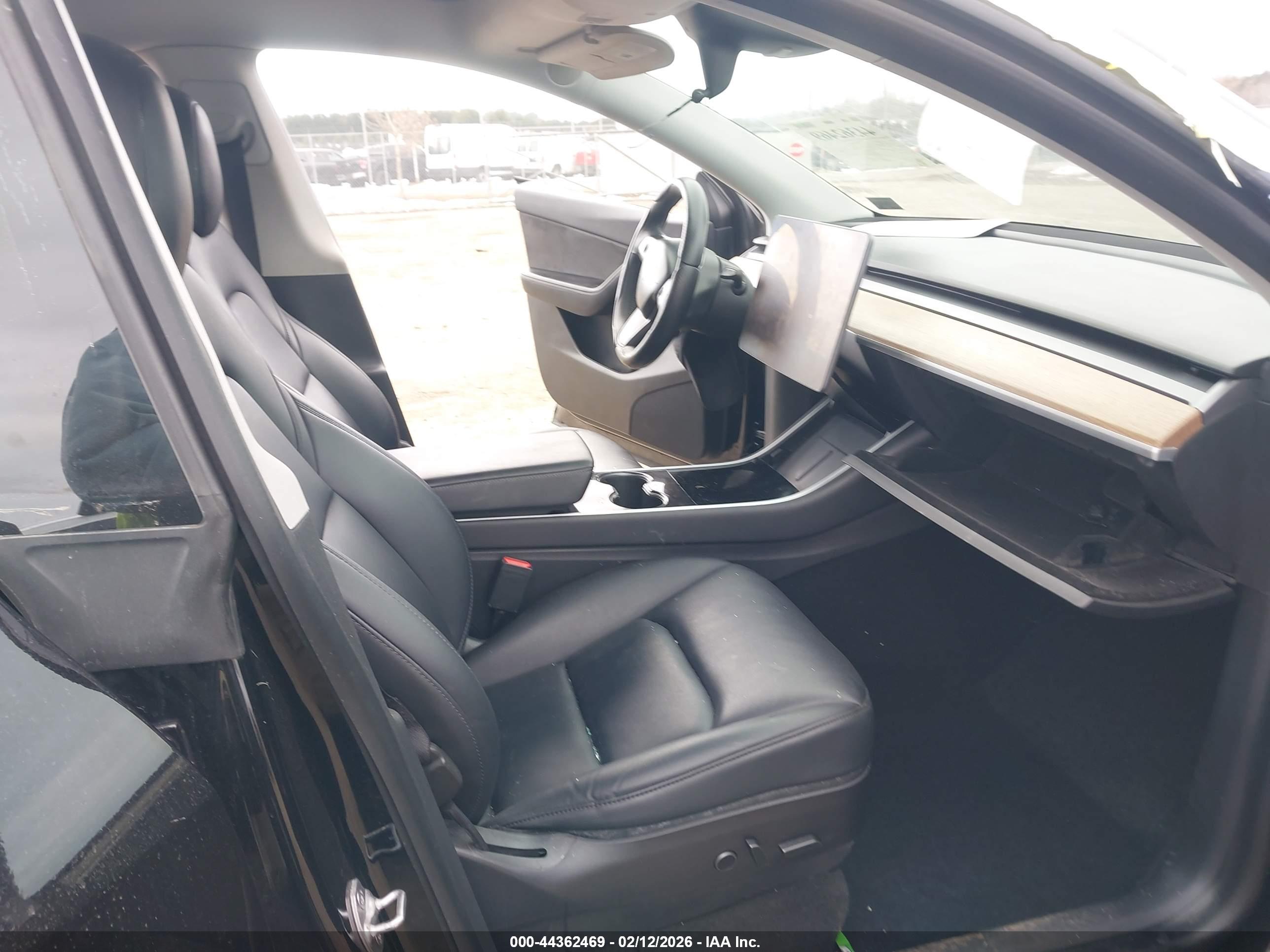 TESLA MODEL image 5