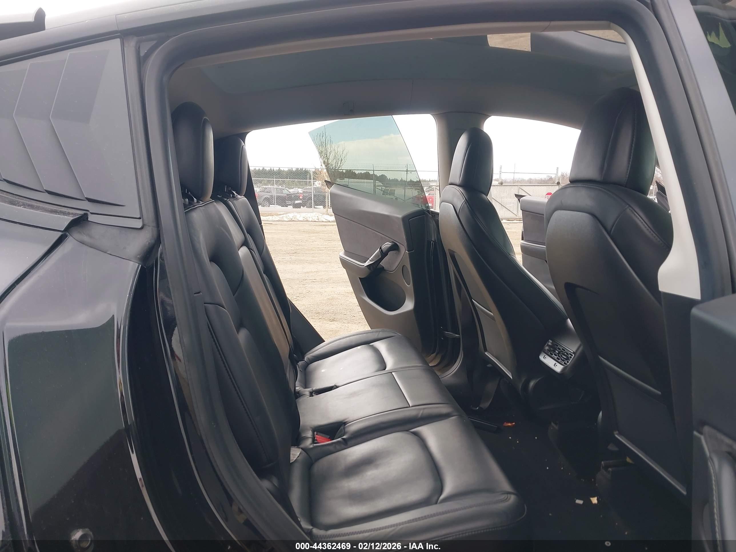 TESLA MODEL image 8