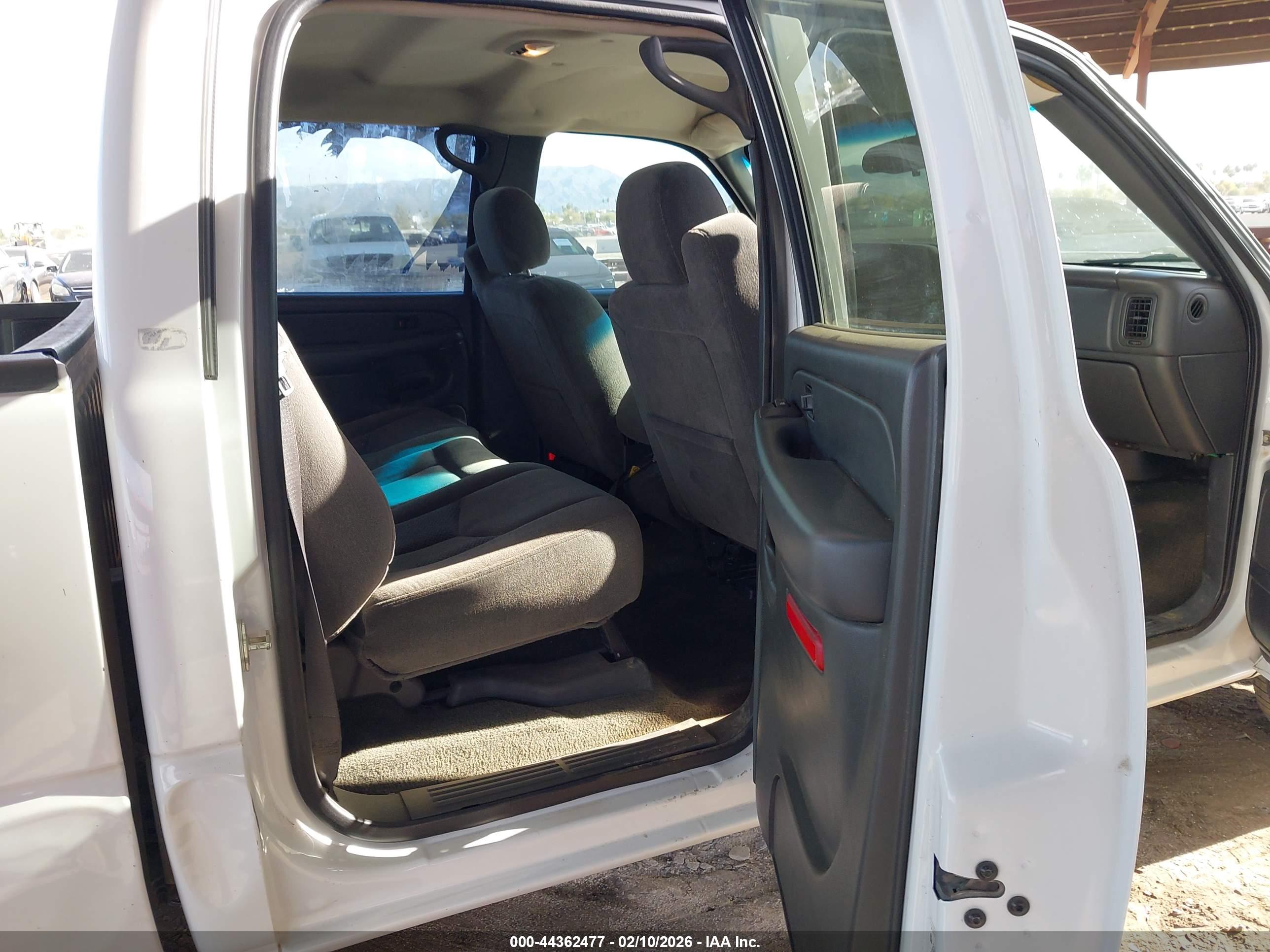 CHEVROLET SILVERADO image 8