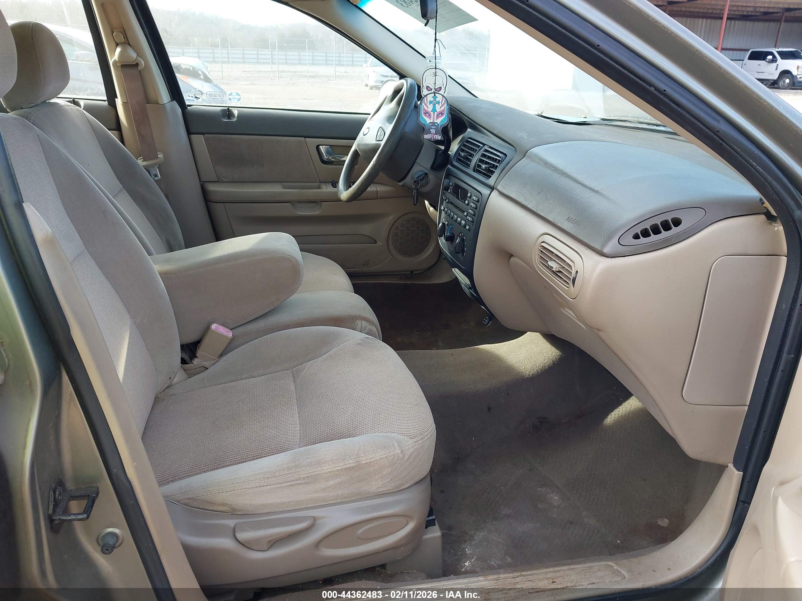 FORD TAURUS image 5