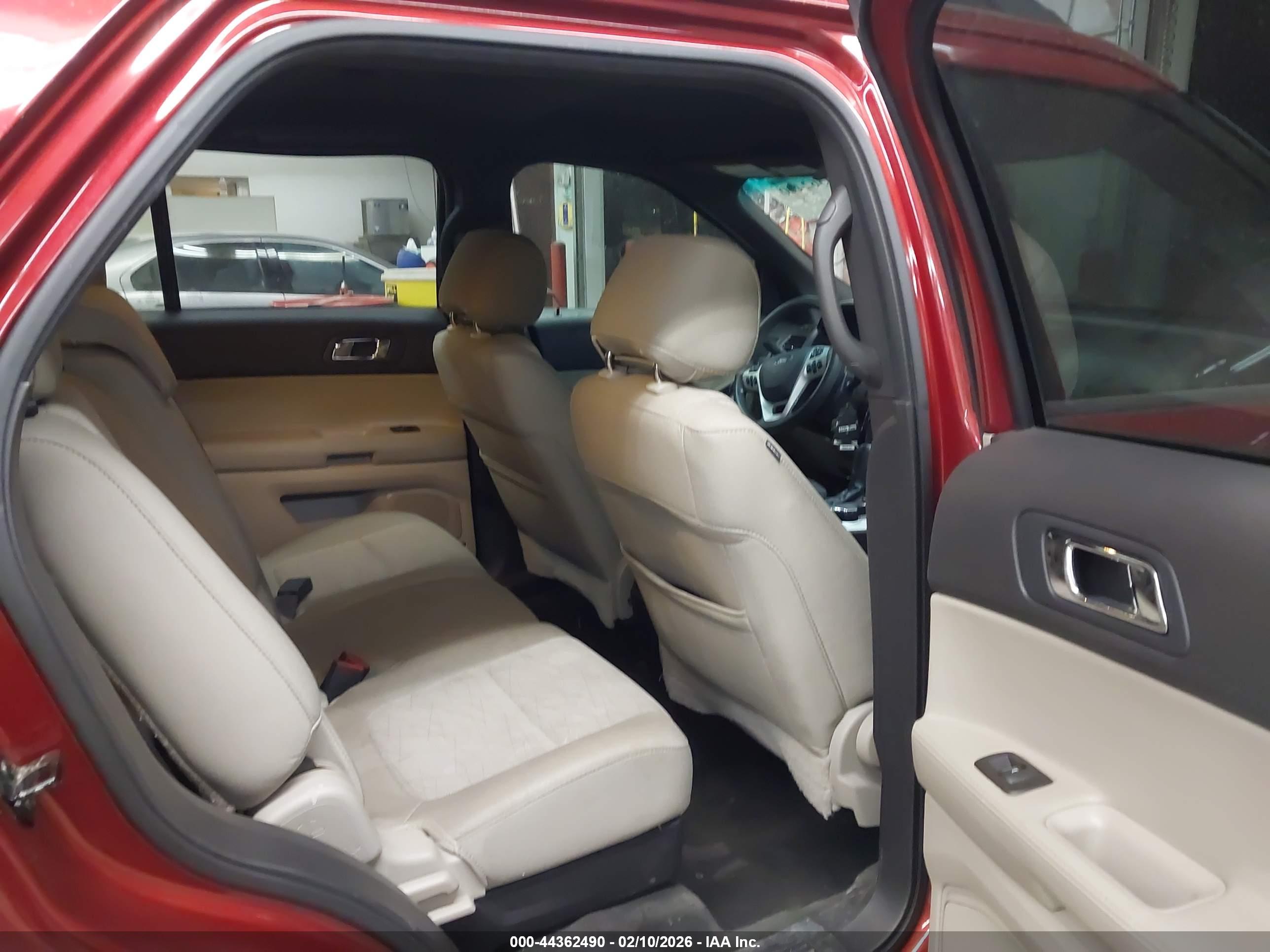 FORD EXPLORER image 8