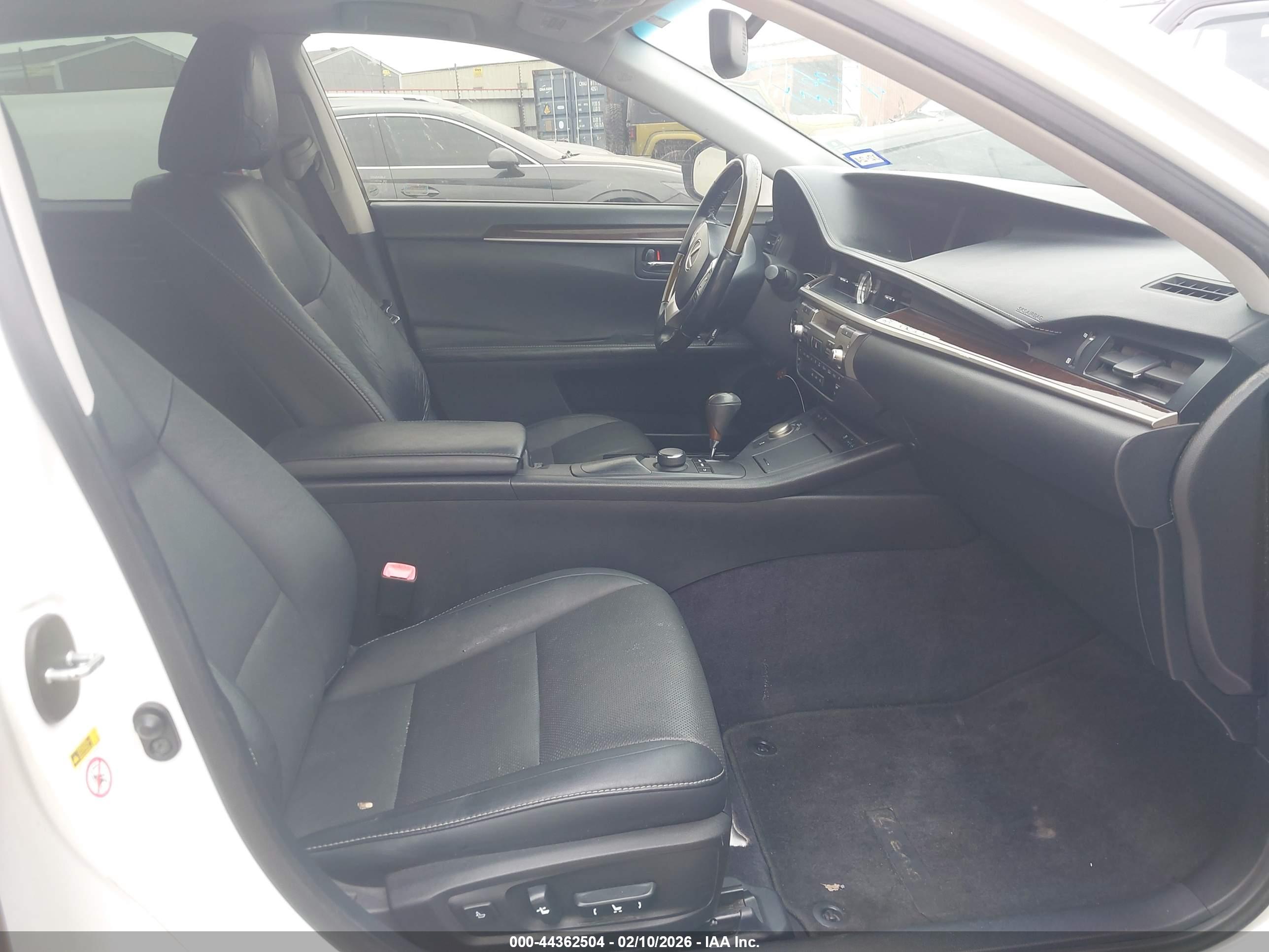 LEXUS ES image 5
