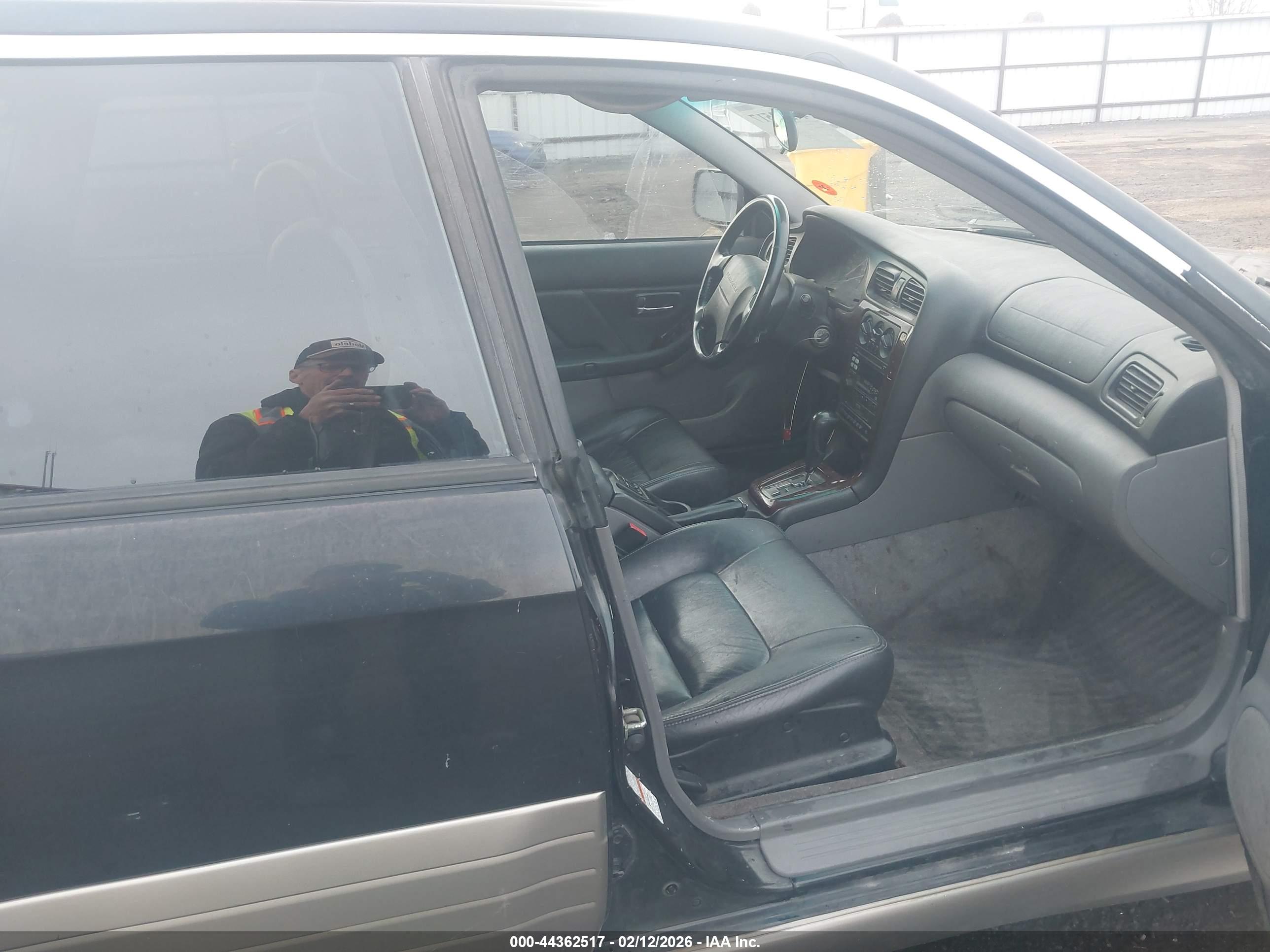 SUBARU OUTBACK image 5