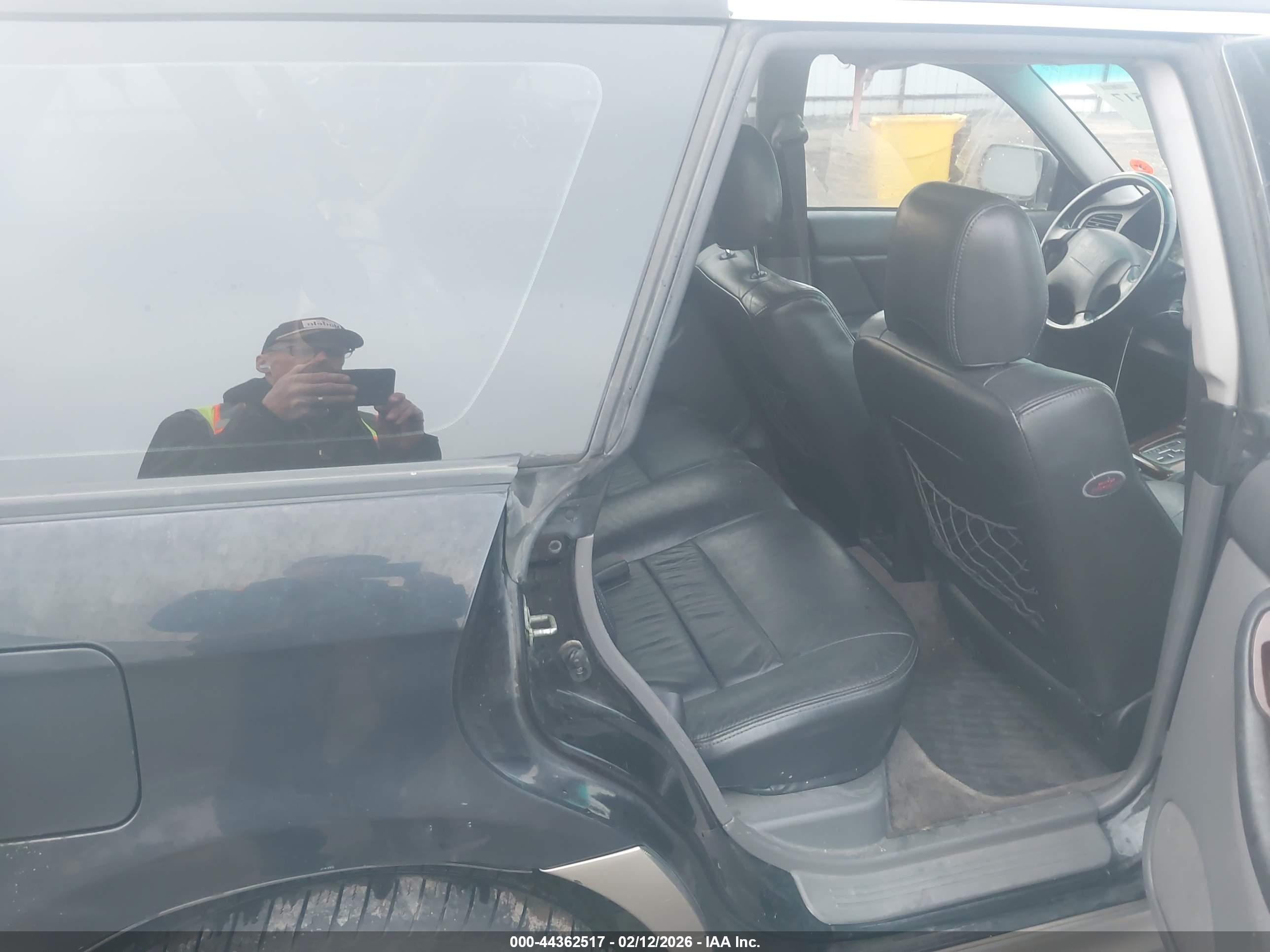SUBARU OUTBACK image 8