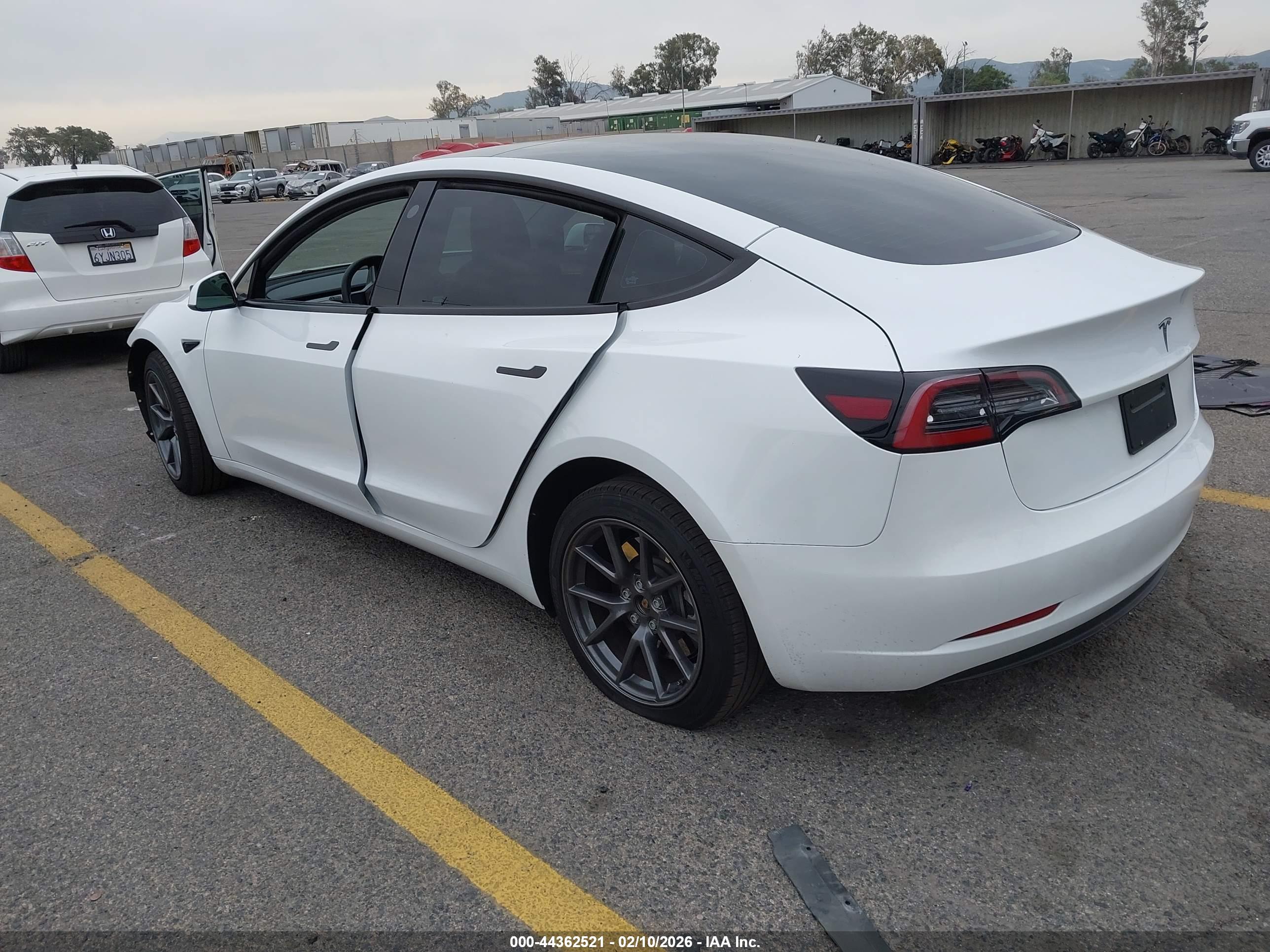 TESLA MODEL image 3