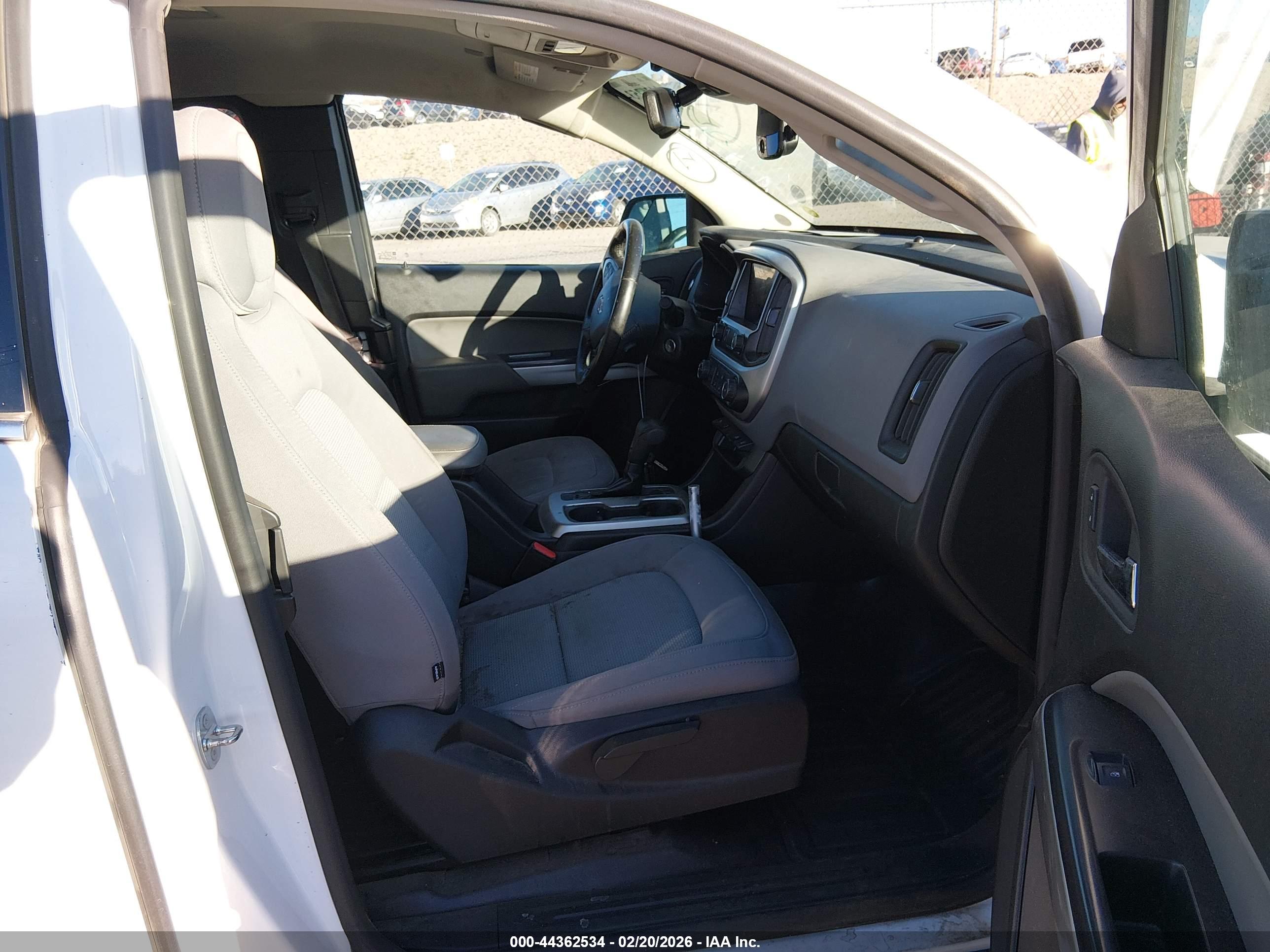 CHEVROLET COLORADO image 5