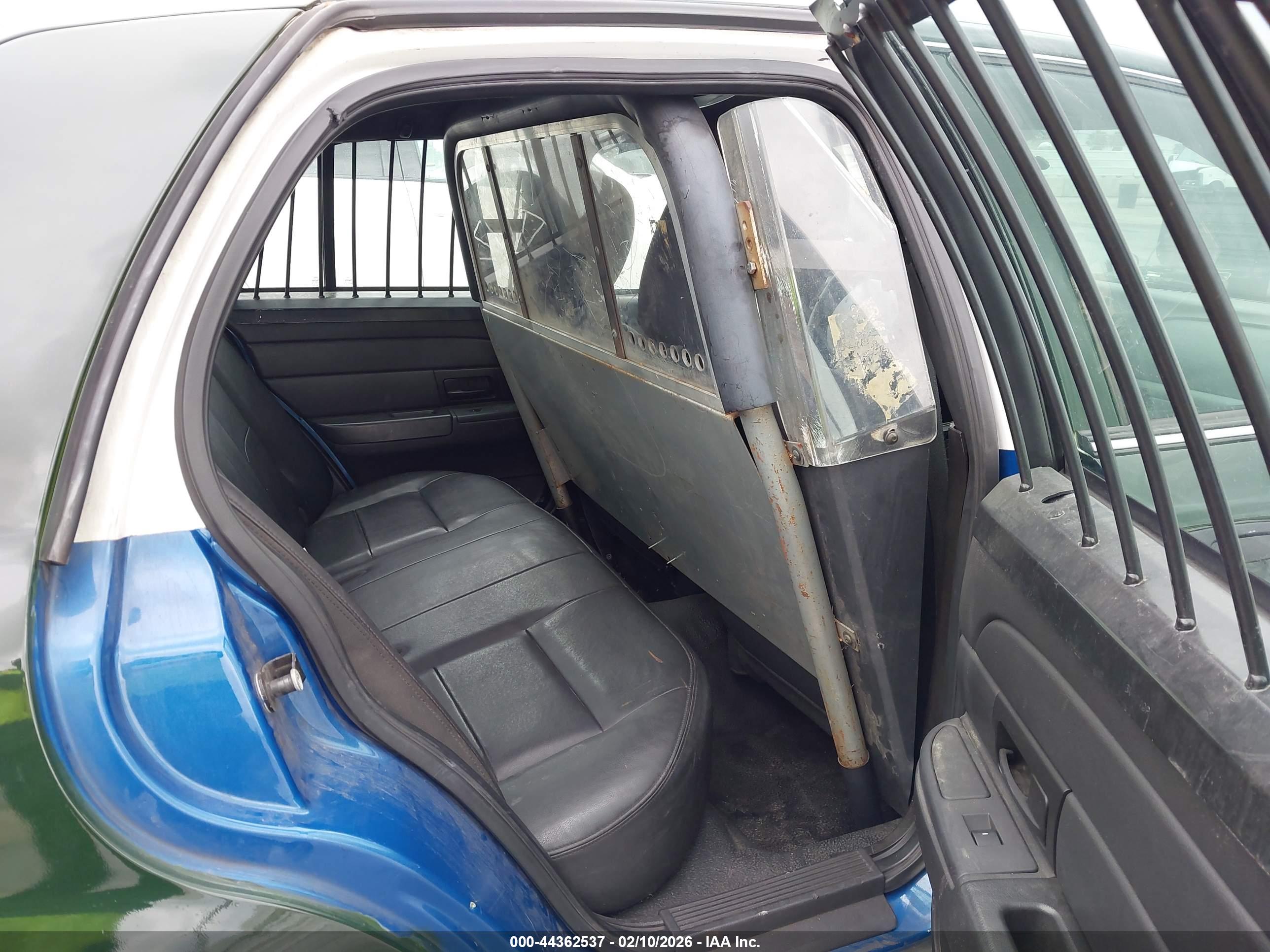 FORD CROWN image 8