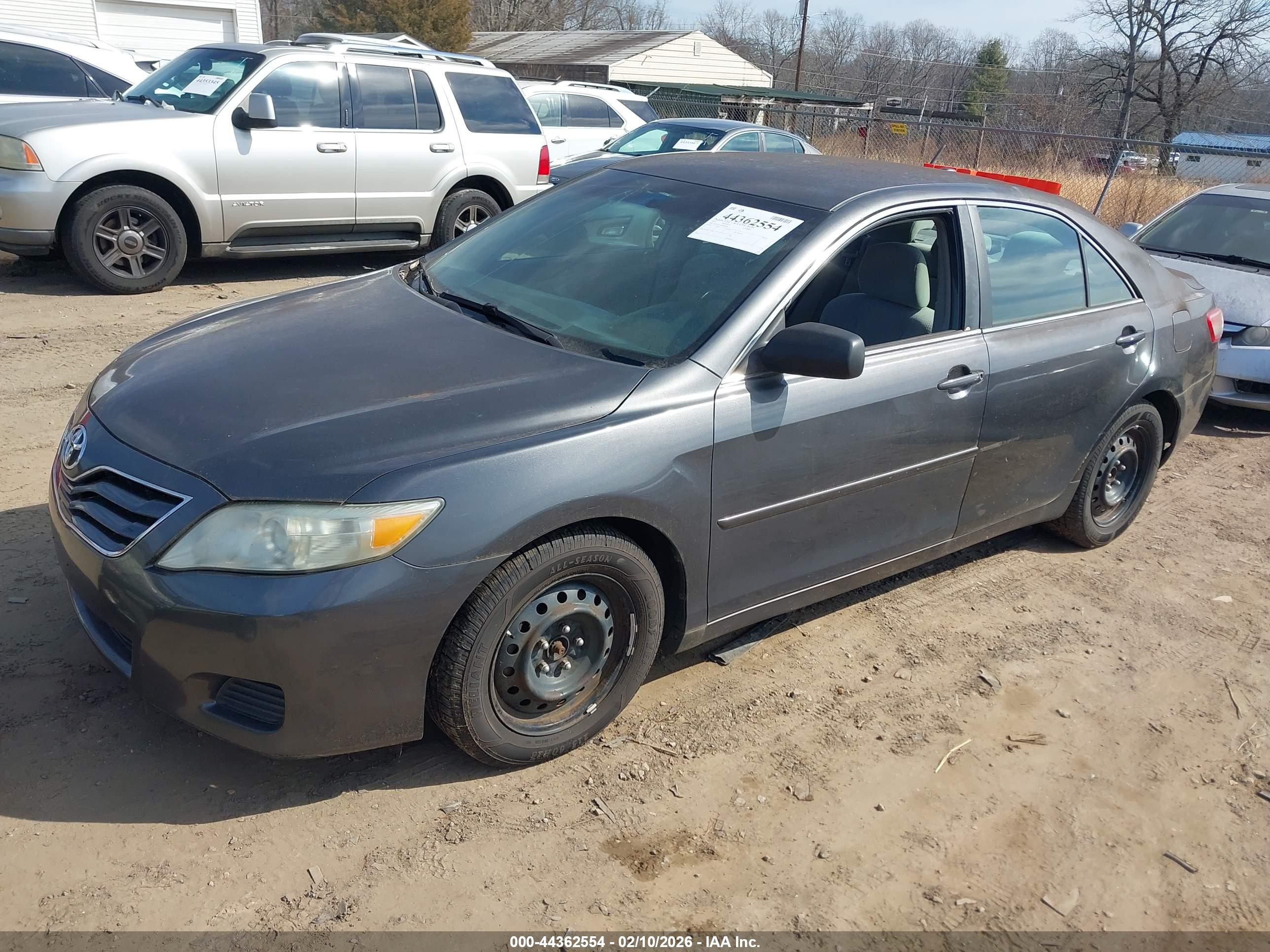 TOYOTA CAMRY image 2