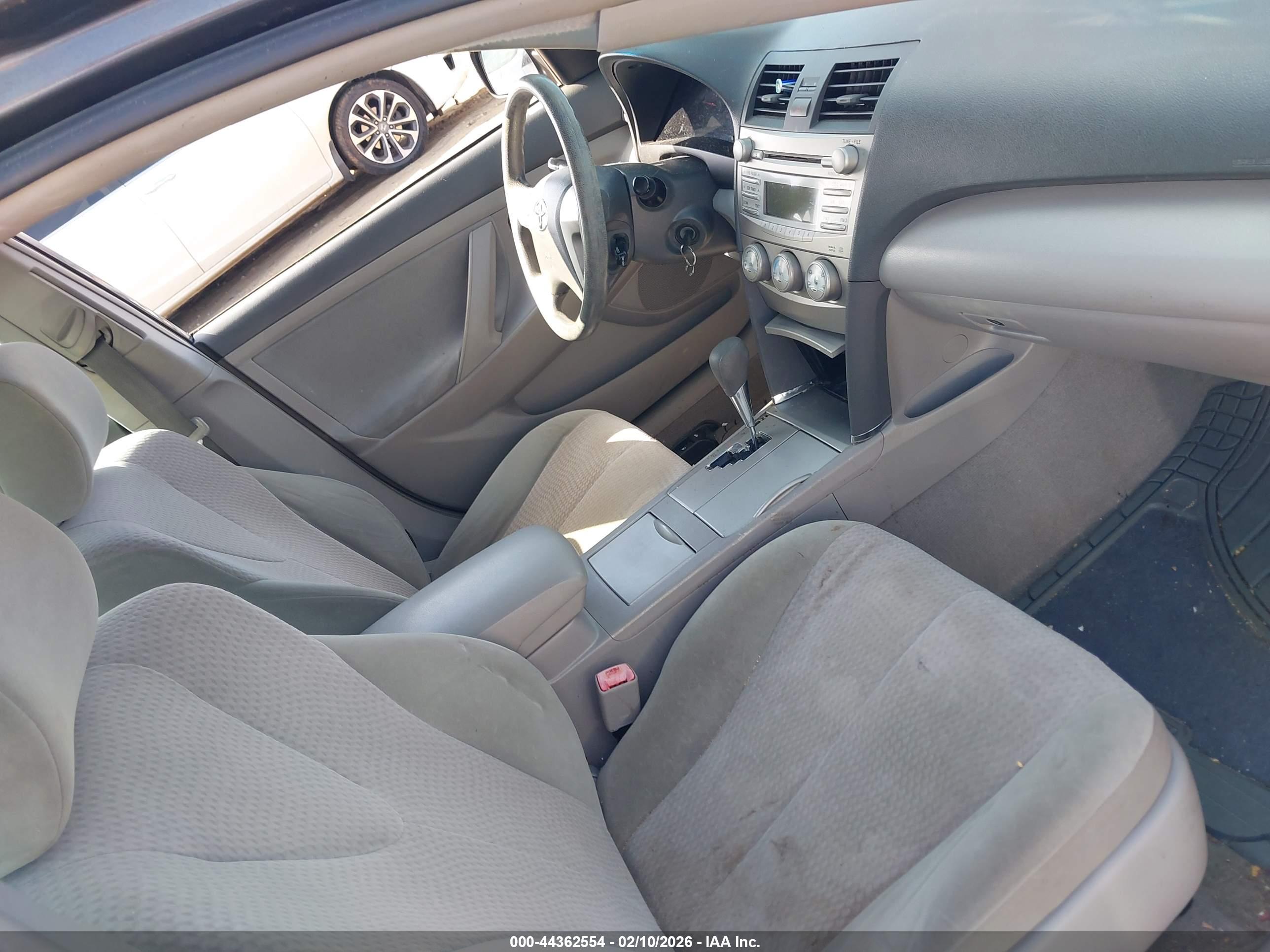 TOYOTA CAMRY image 5