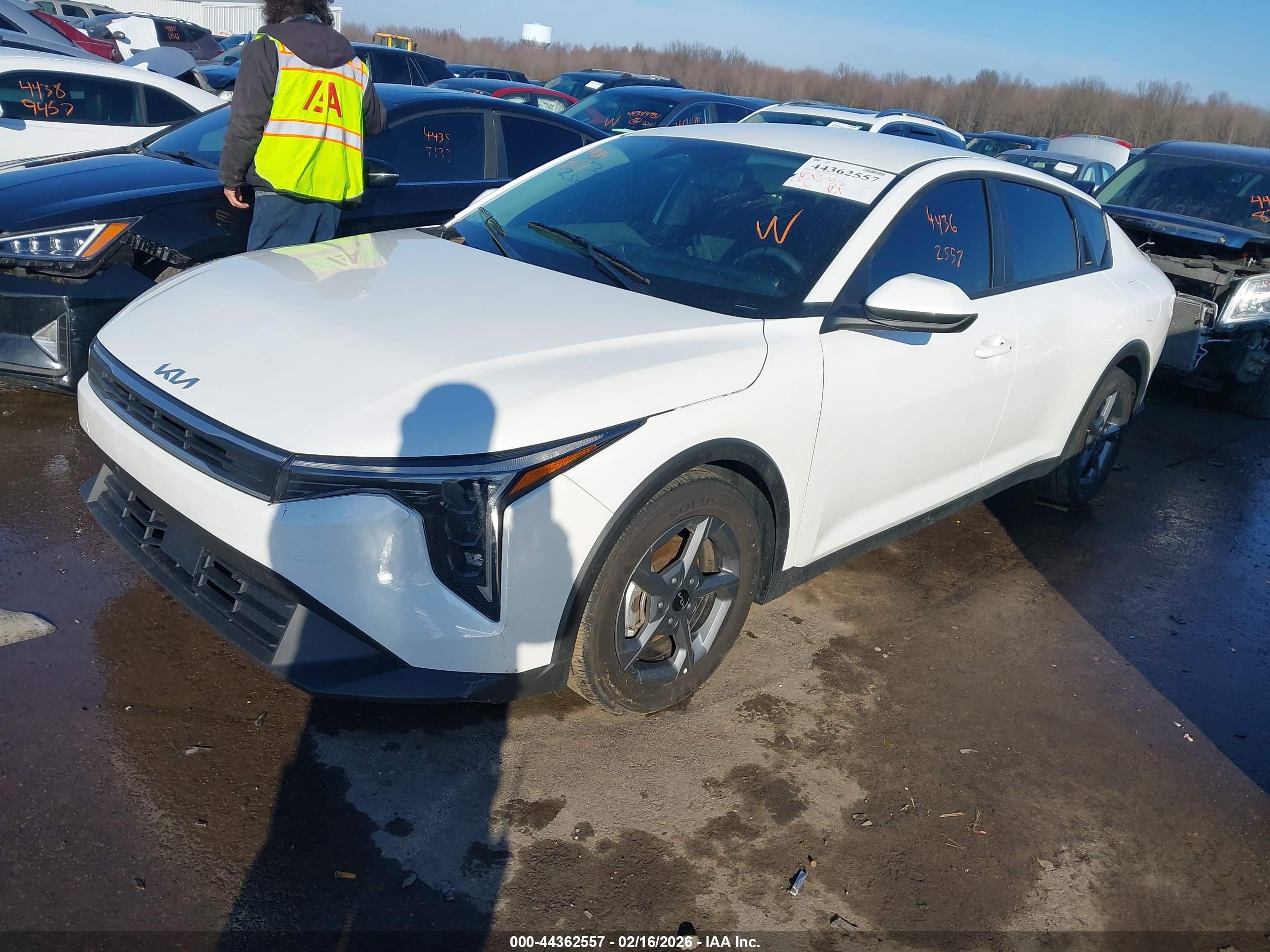 KIA K4 image 2