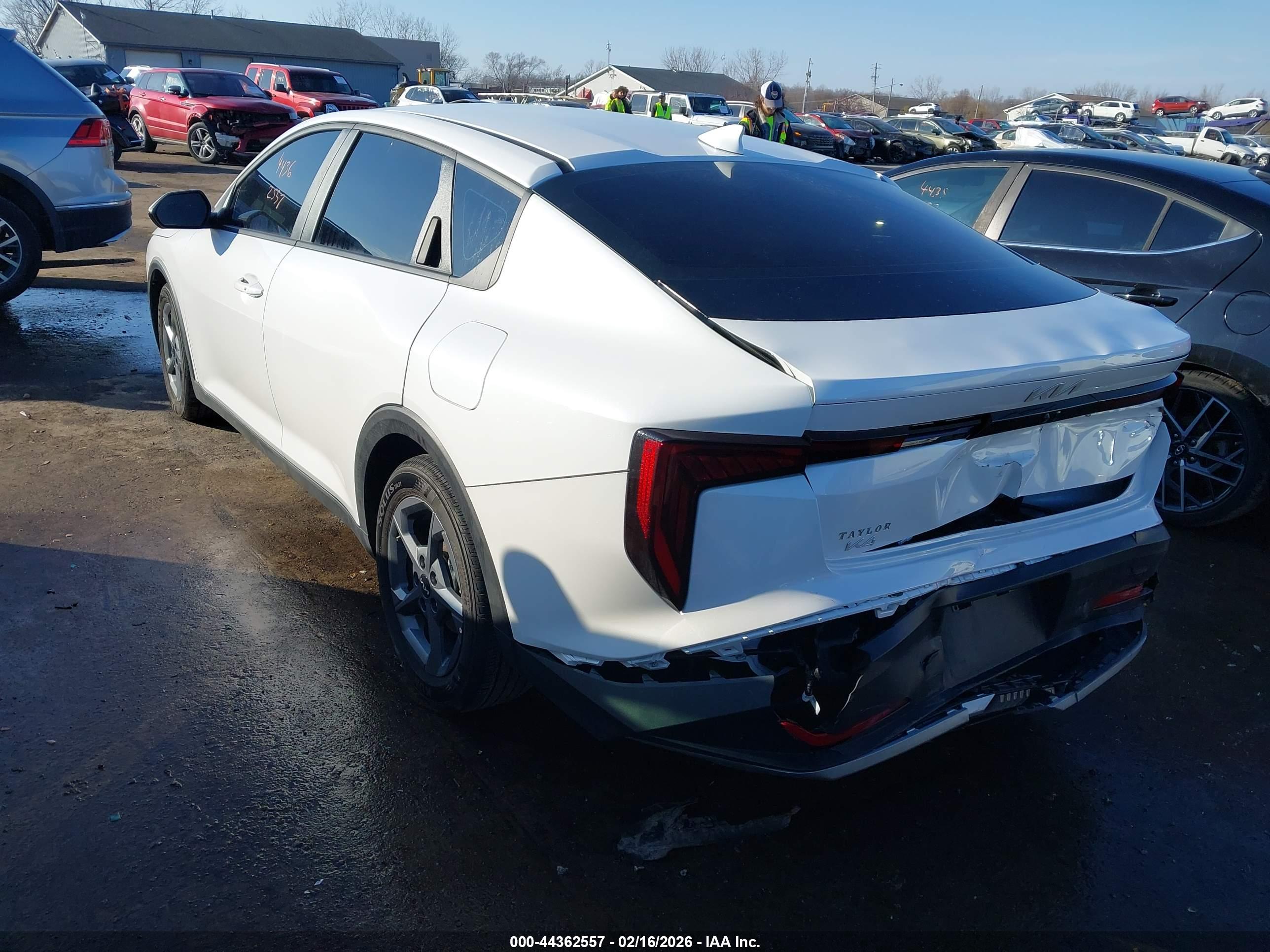 KIA K4 image 3