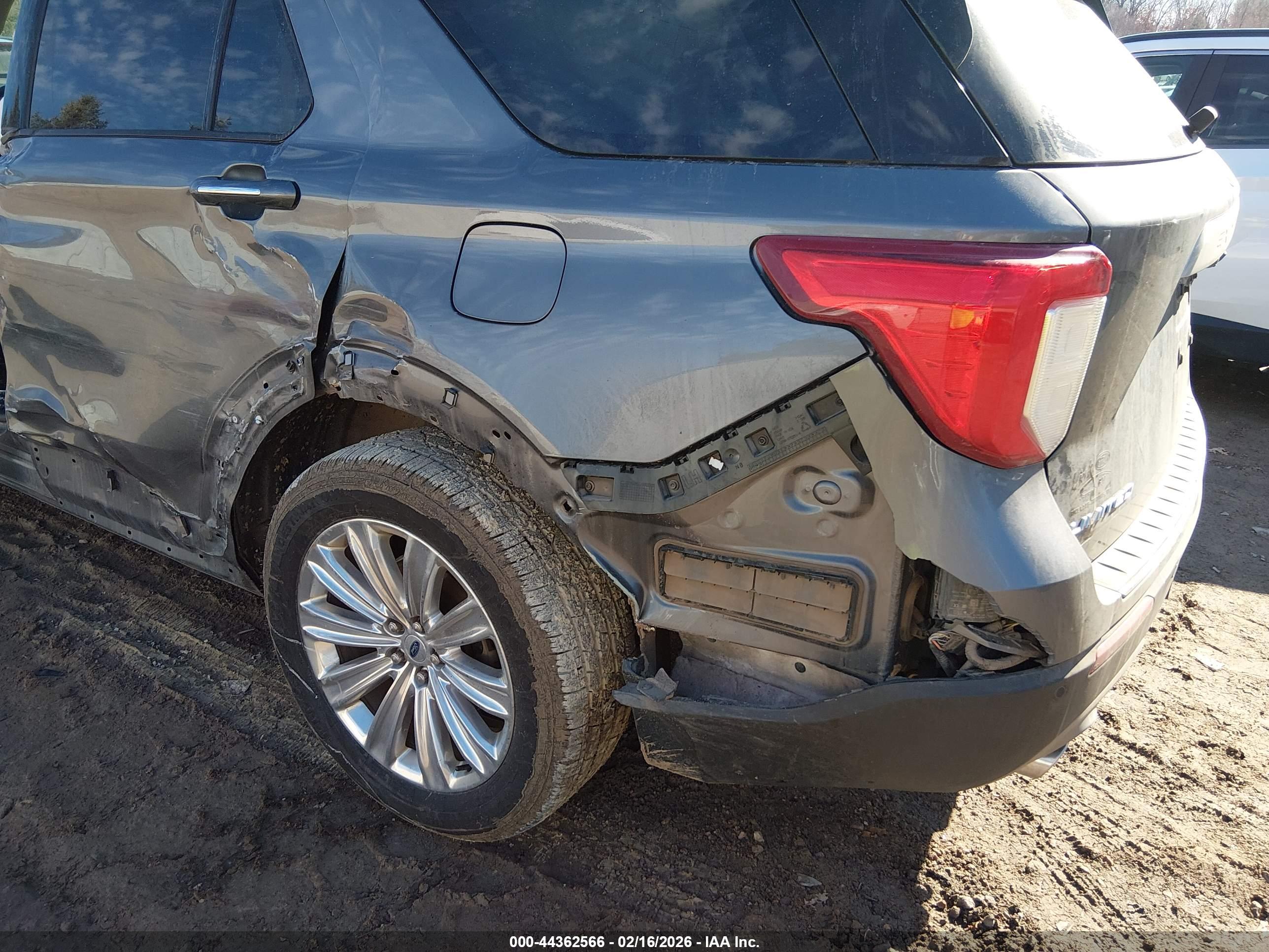 FORD EXPLORER image 6
