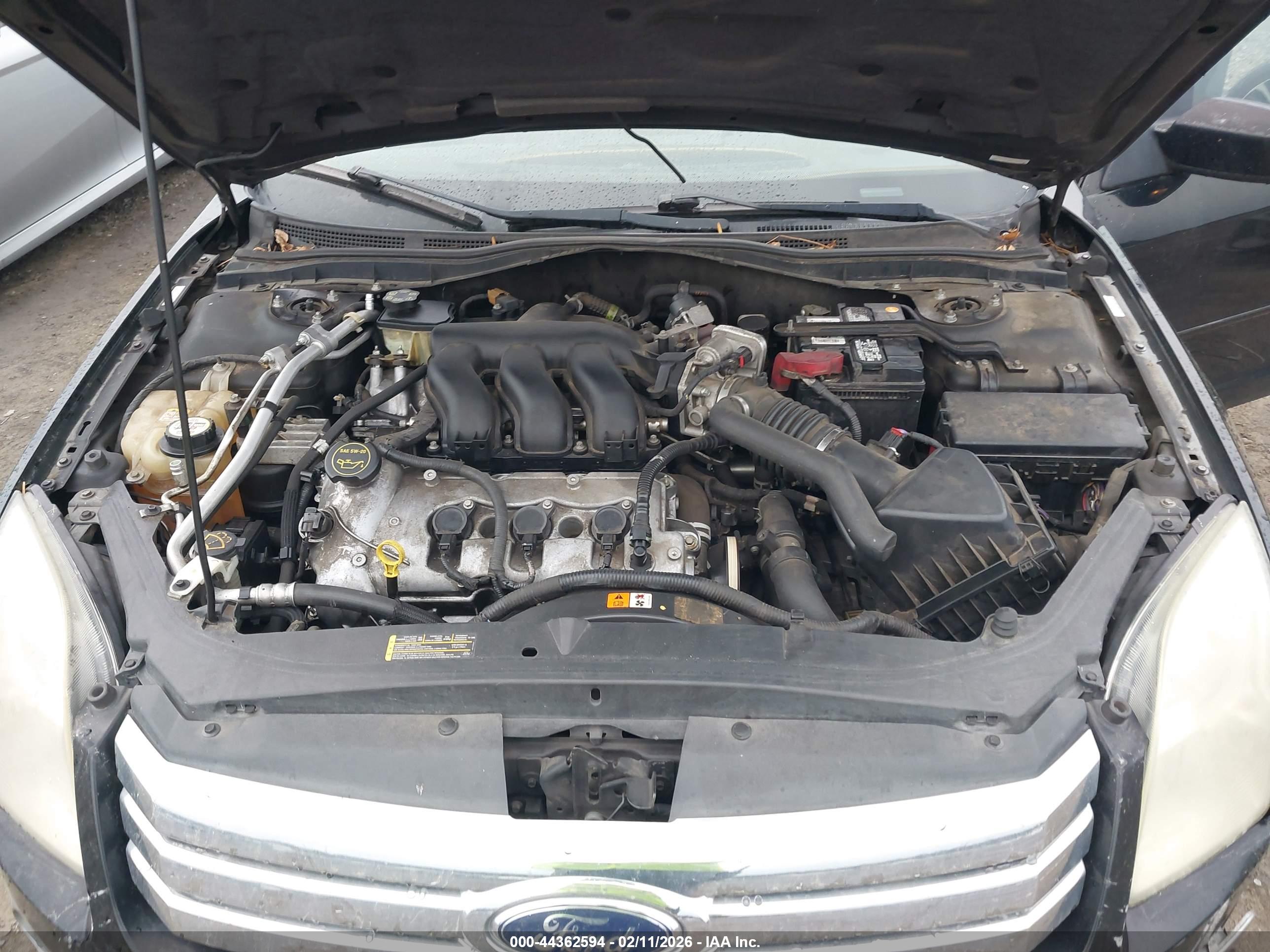 FORD FUSION image 10