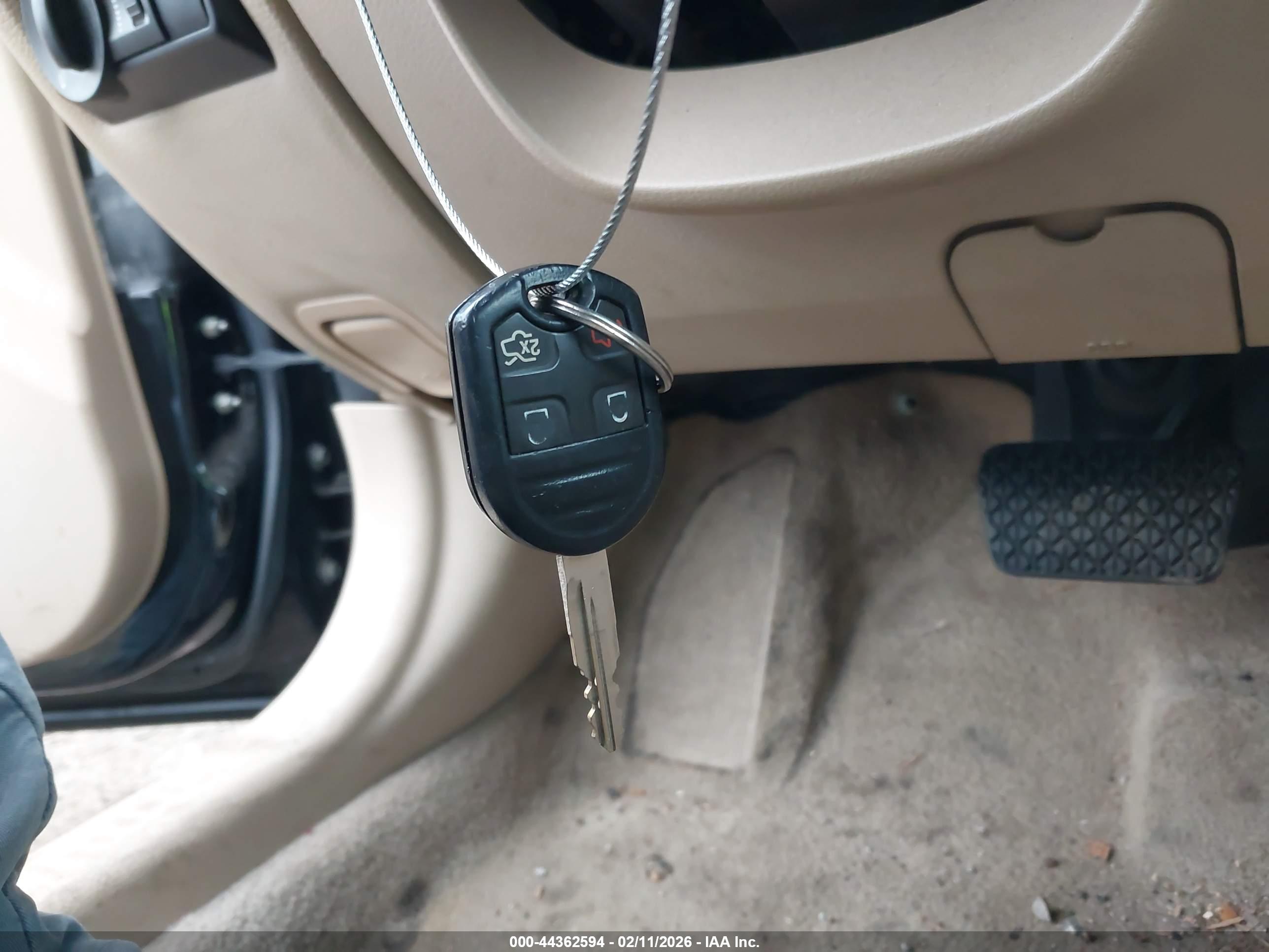 FORD FUSION image 11