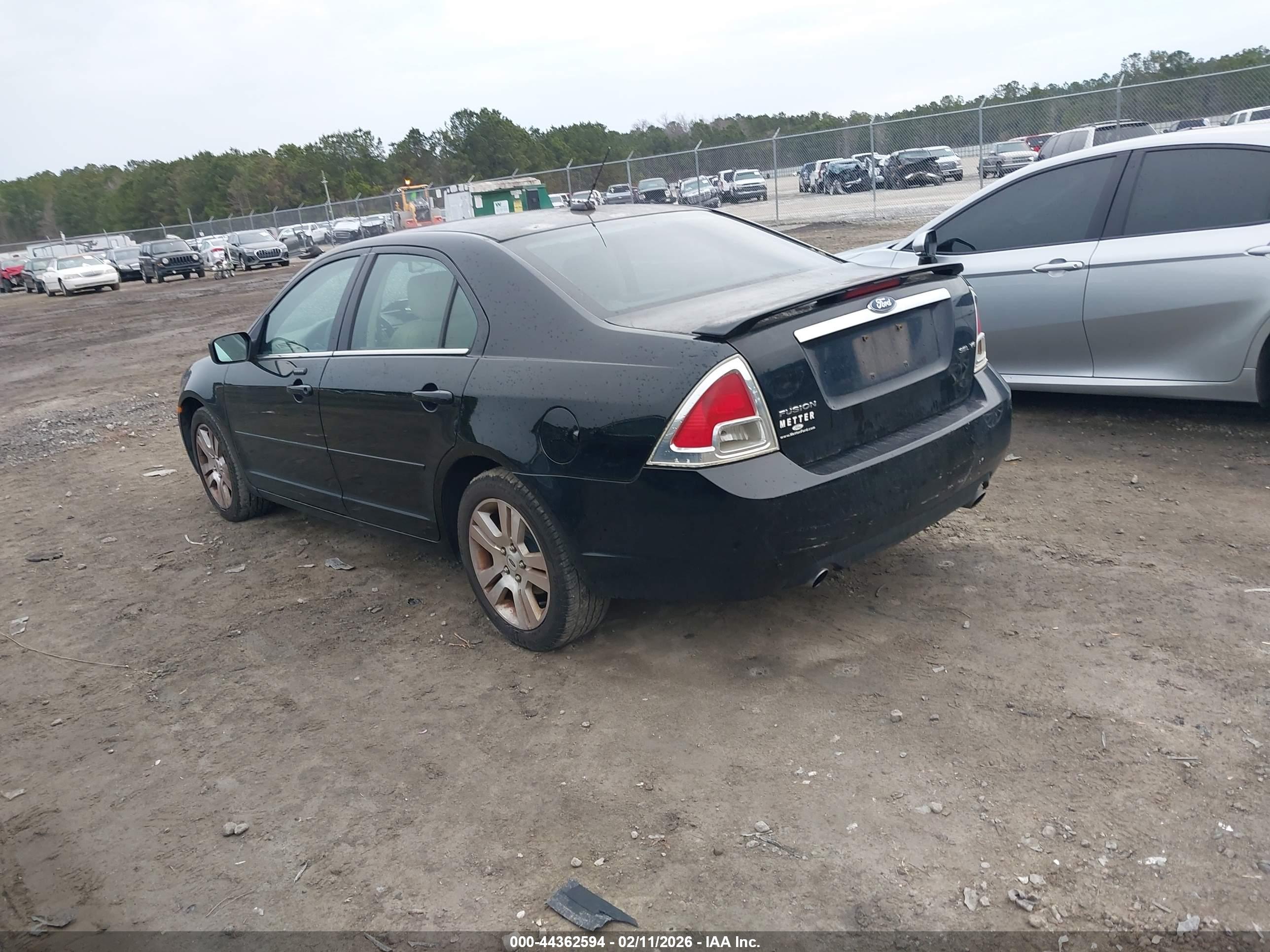 FORD FUSION image 3