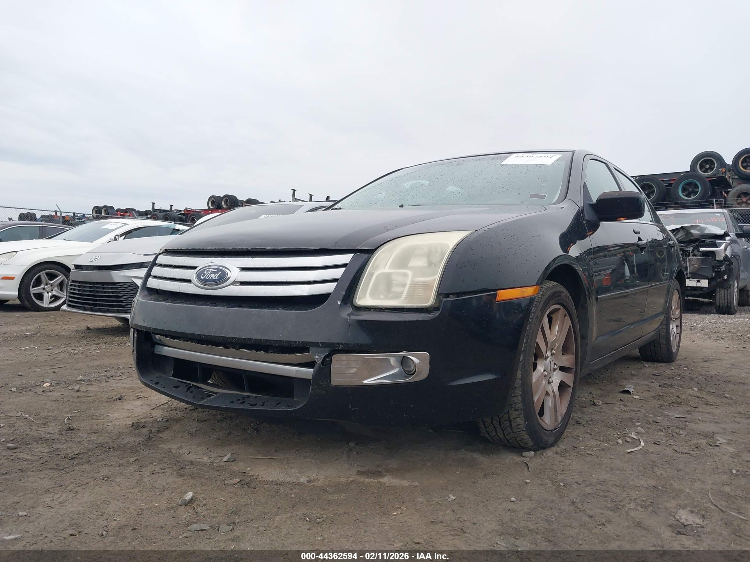 FORD FUSION image 6