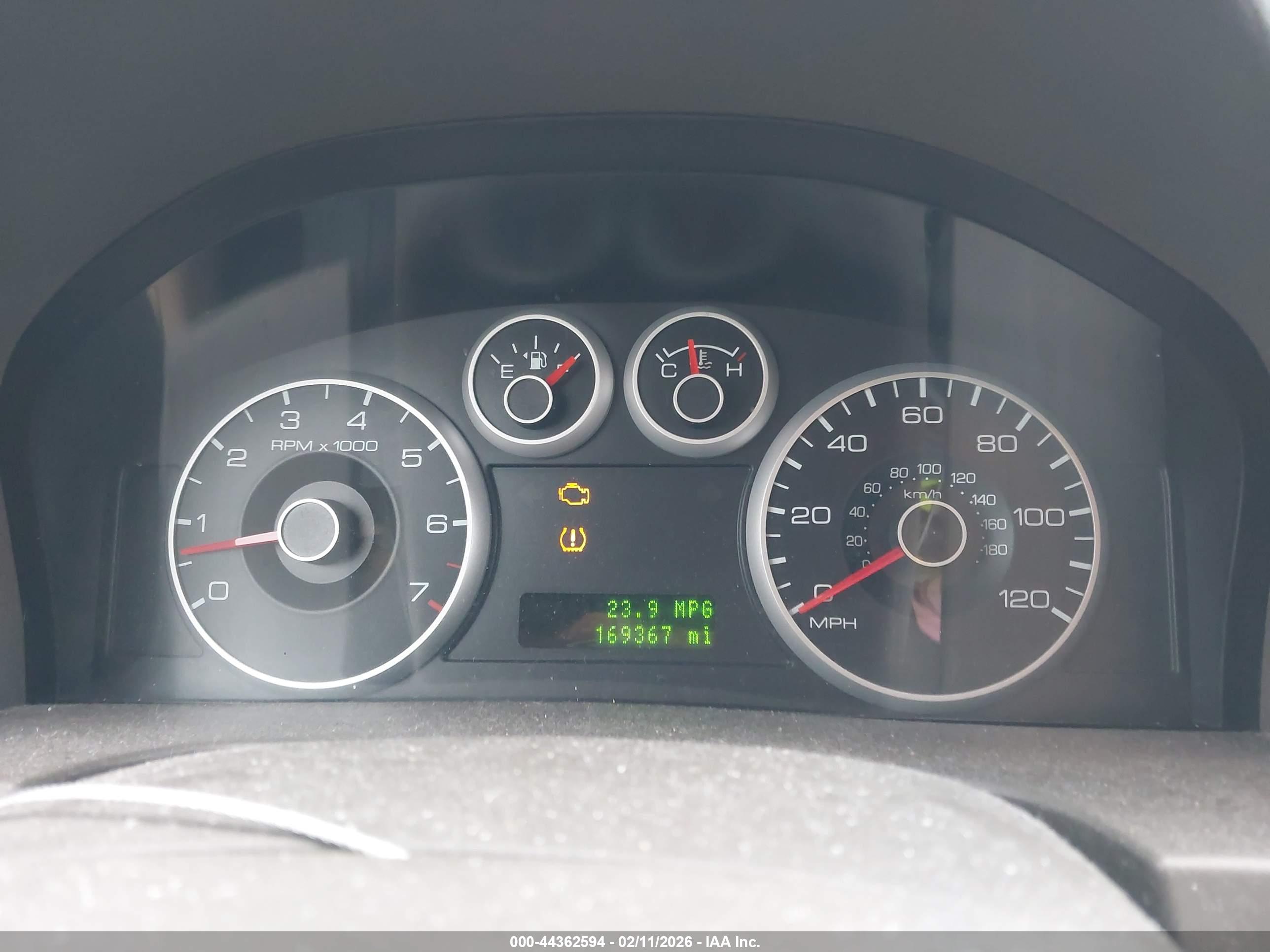 FORD FUSION image 7