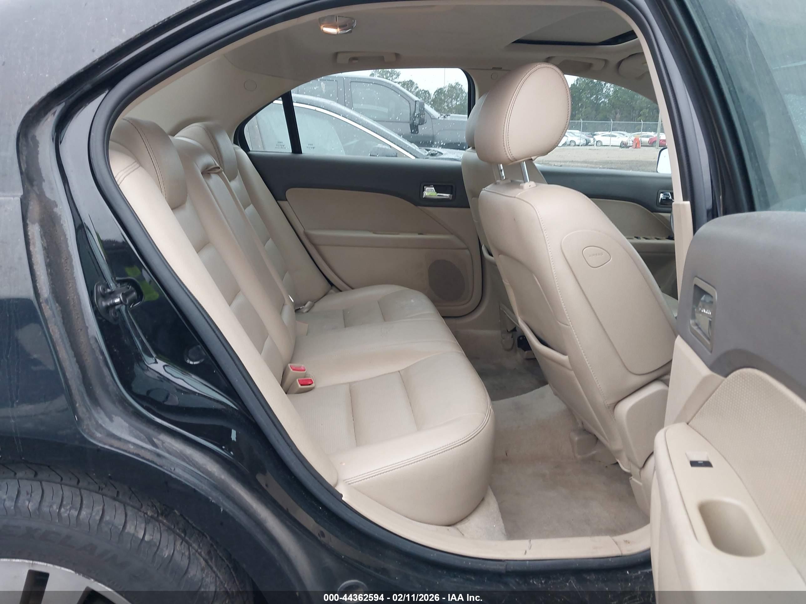 FORD FUSION image 8