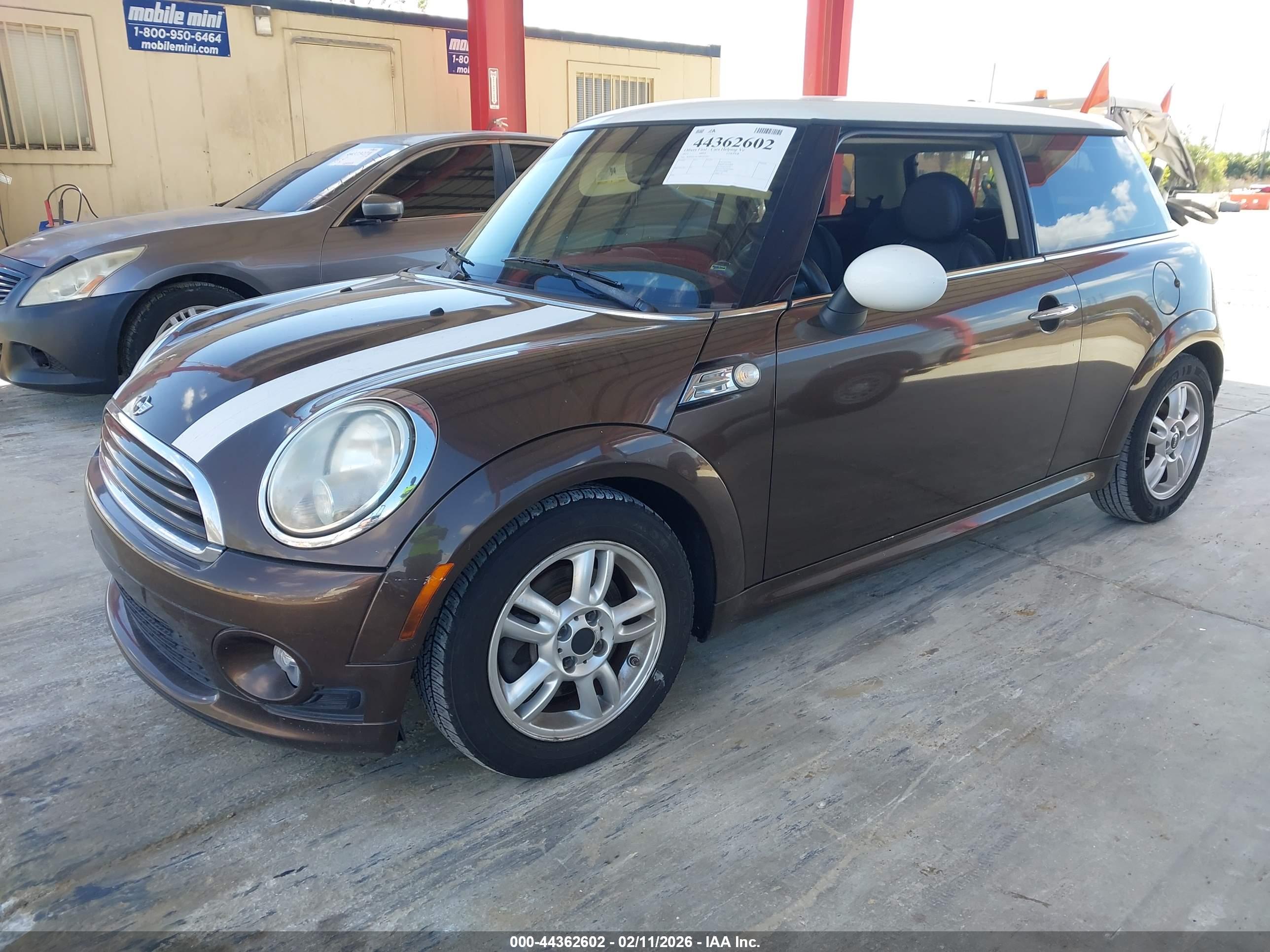 MINI COOPER image 2