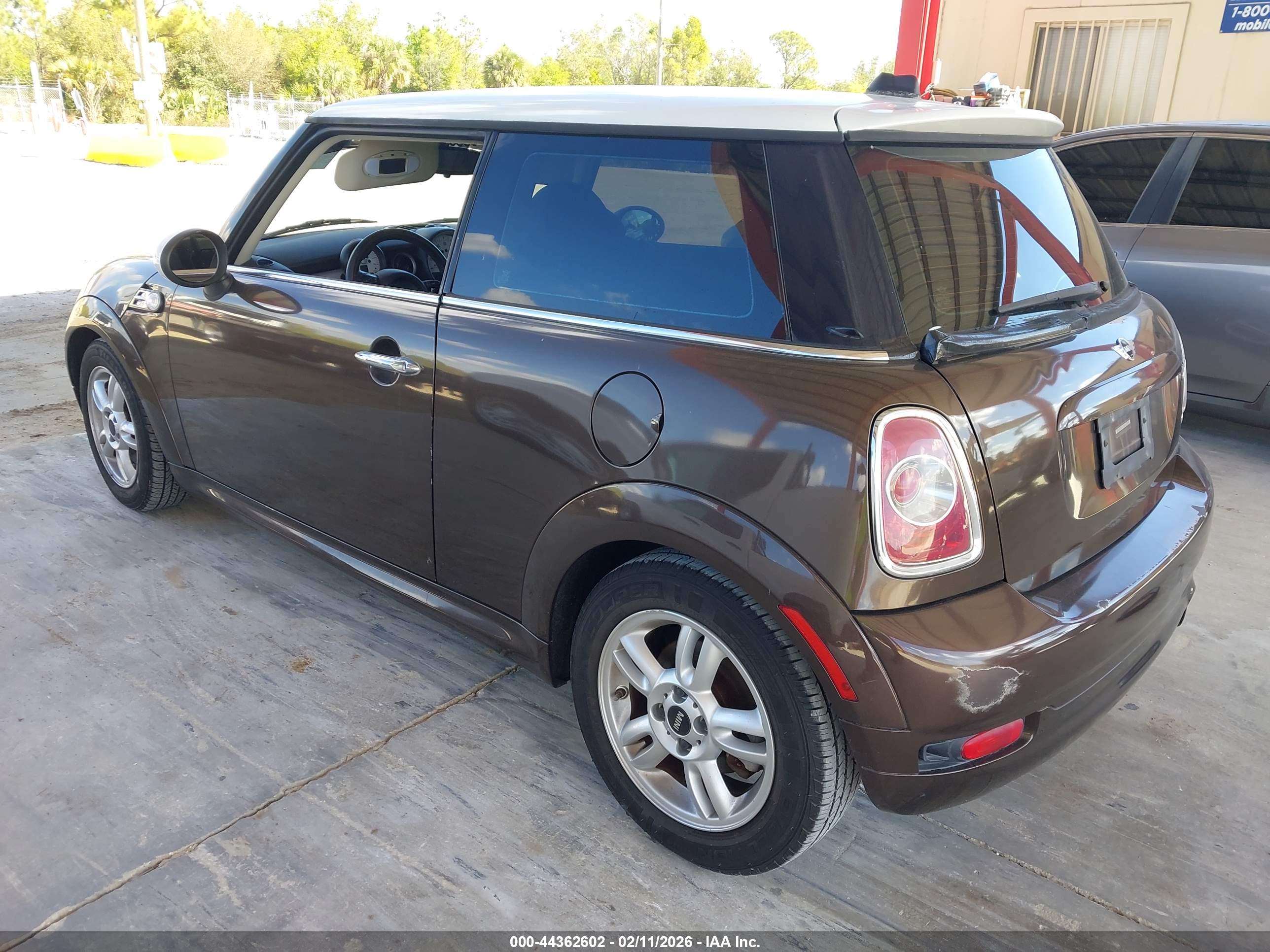 MINI COOPER image 3