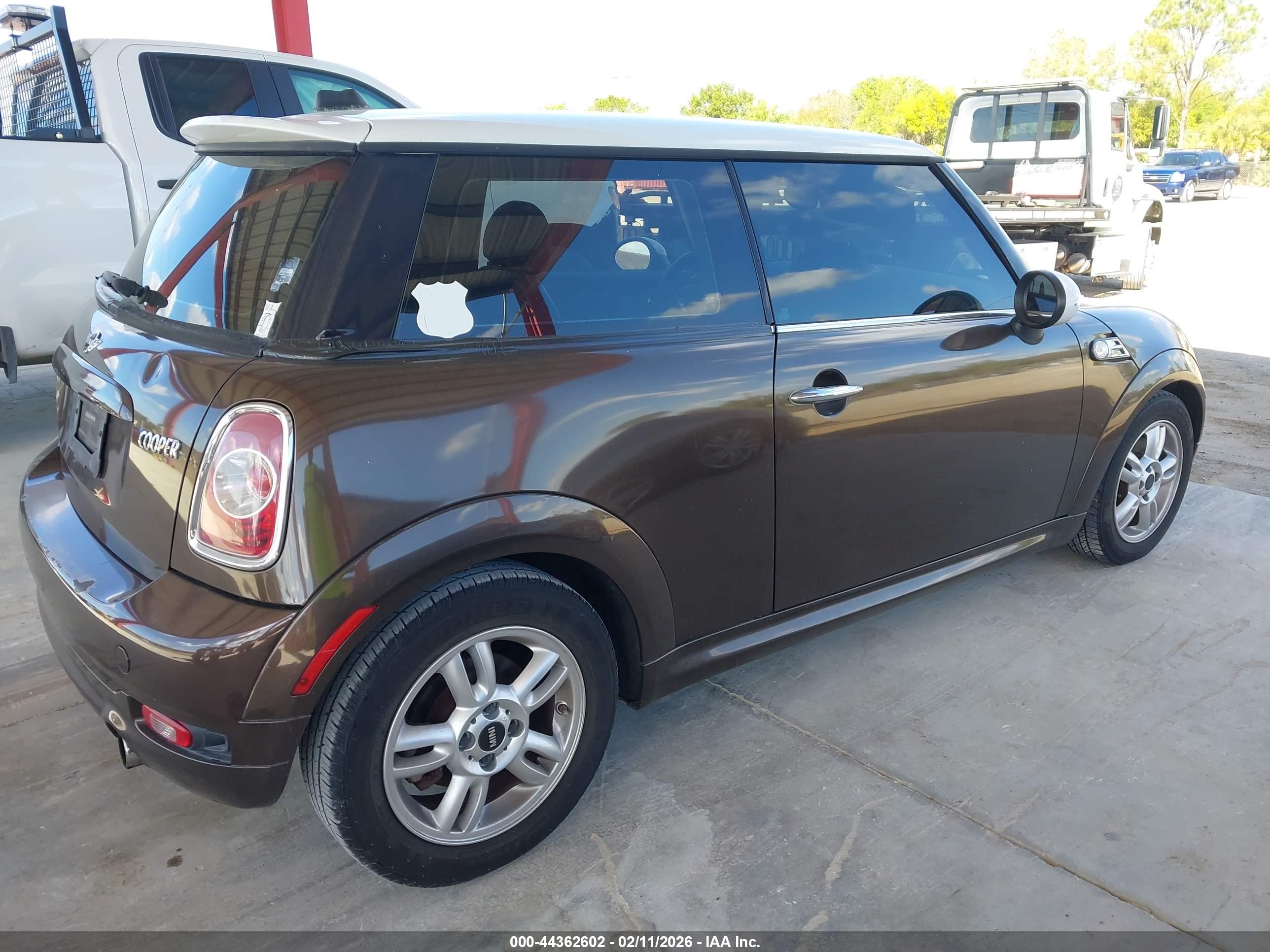 MINI COOPER image 4