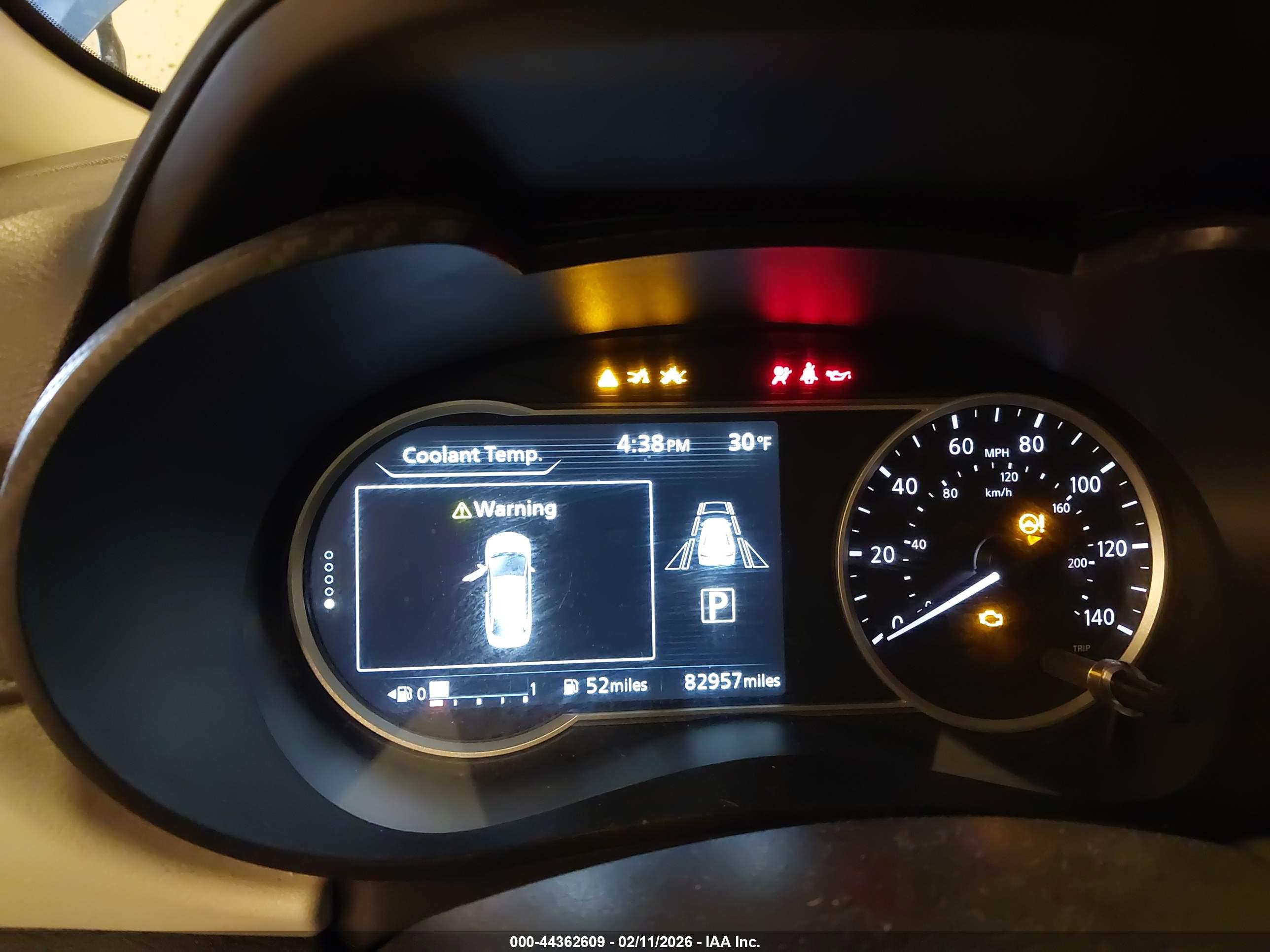 NISSAN VERSA image 7