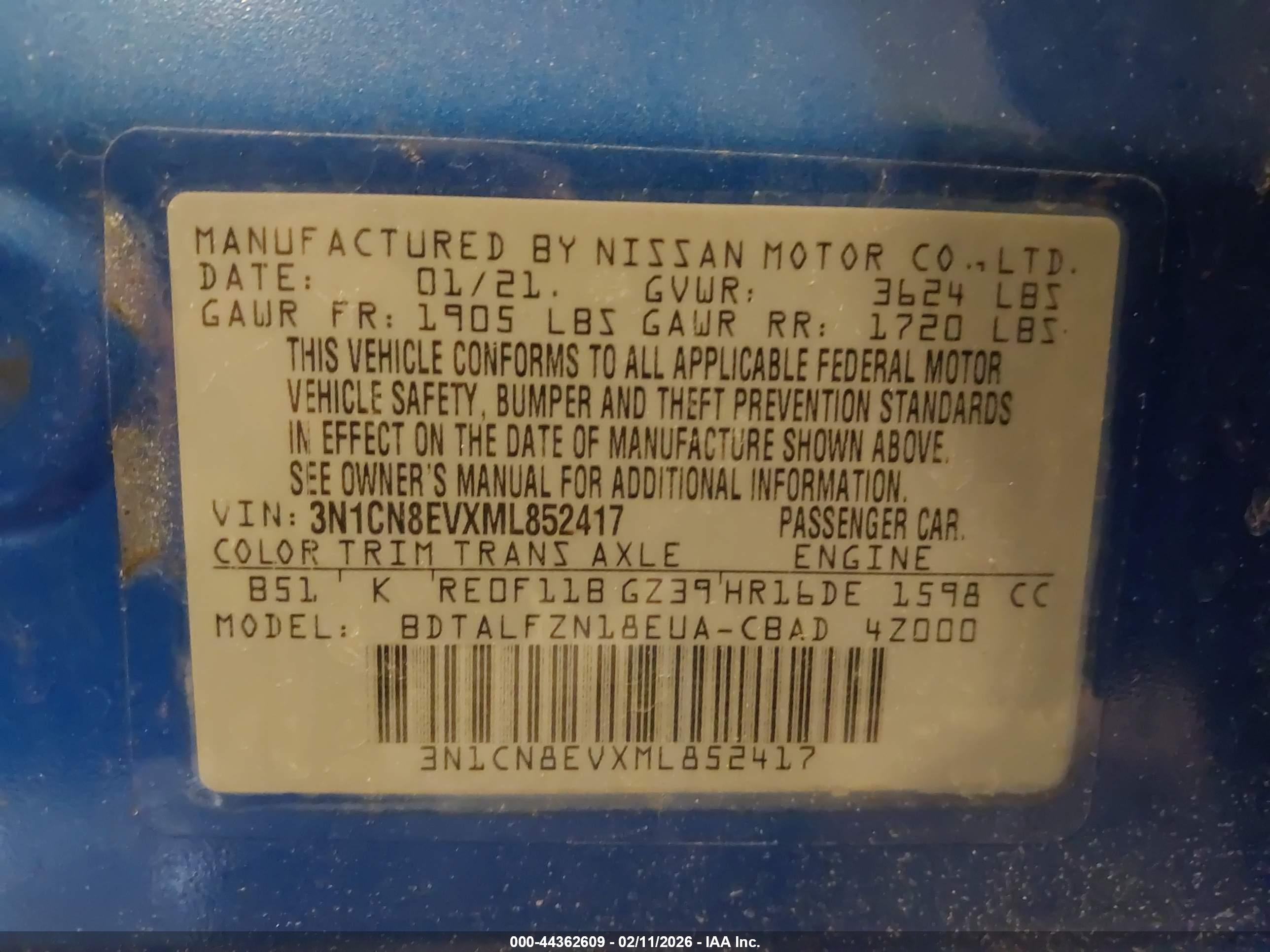 NISSAN VERSA image 9