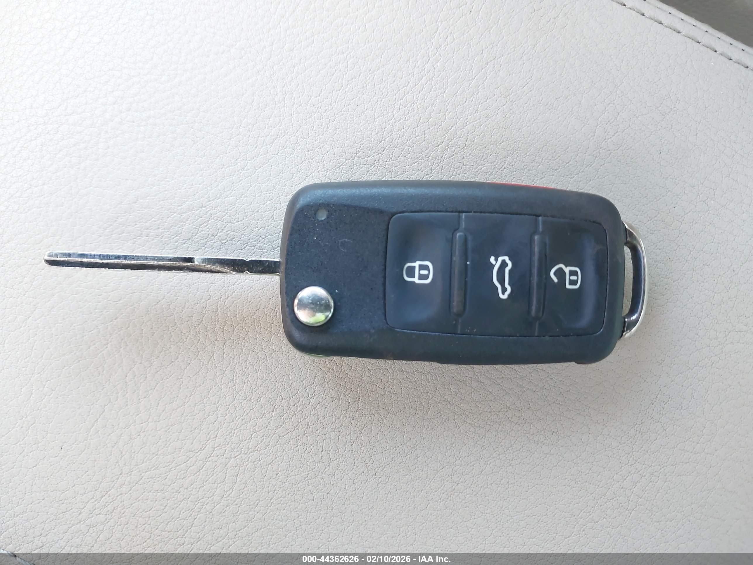 VOLKSWAGEN TIGUAN image 11