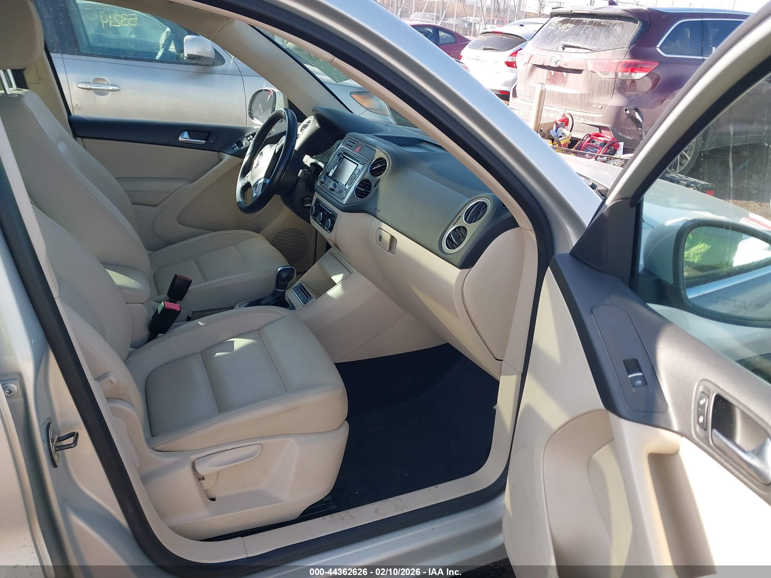 VOLKSWAGEN TIGUAN image 5