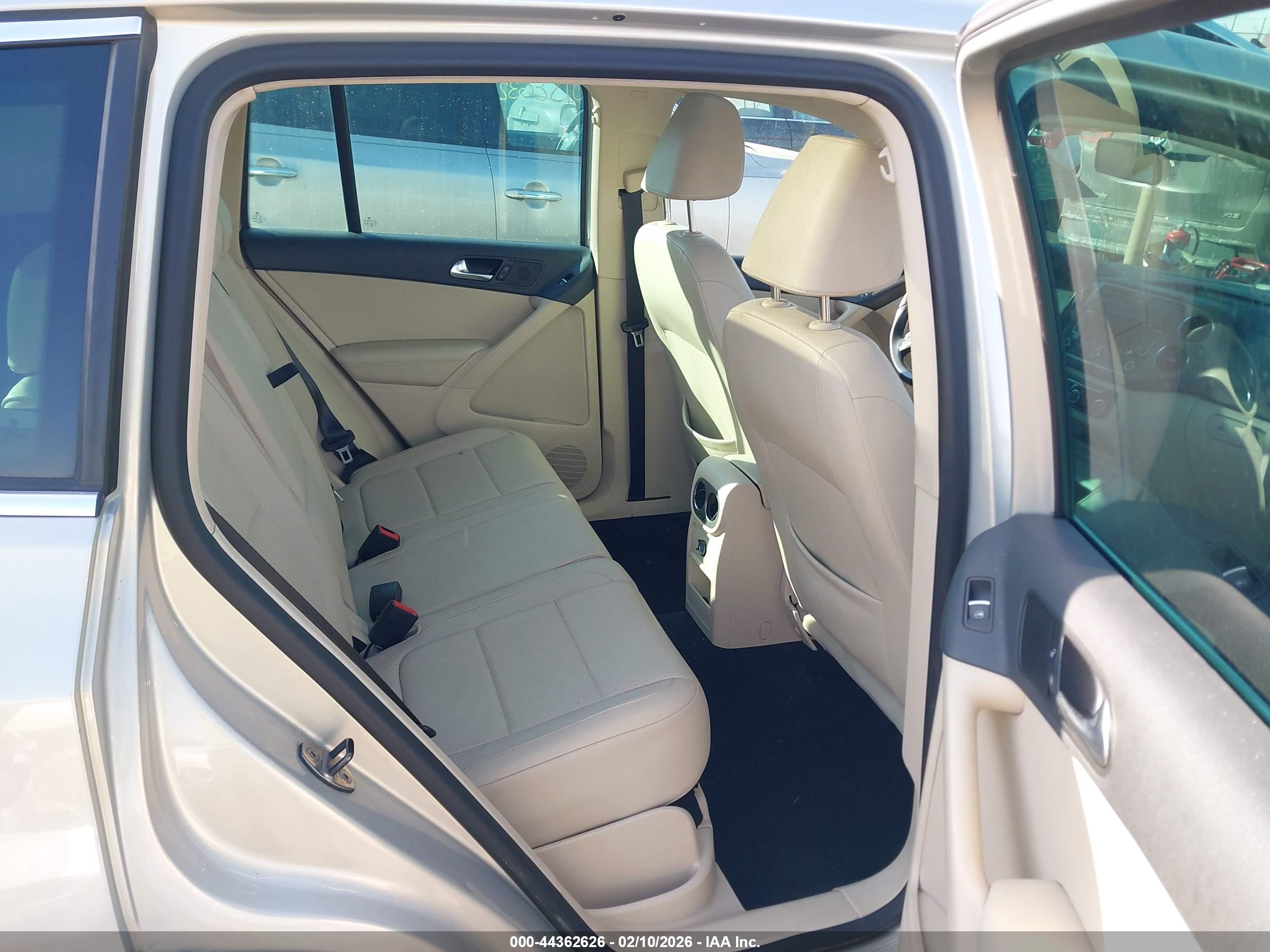 VOLKSWAGEN TIGUAN image 8