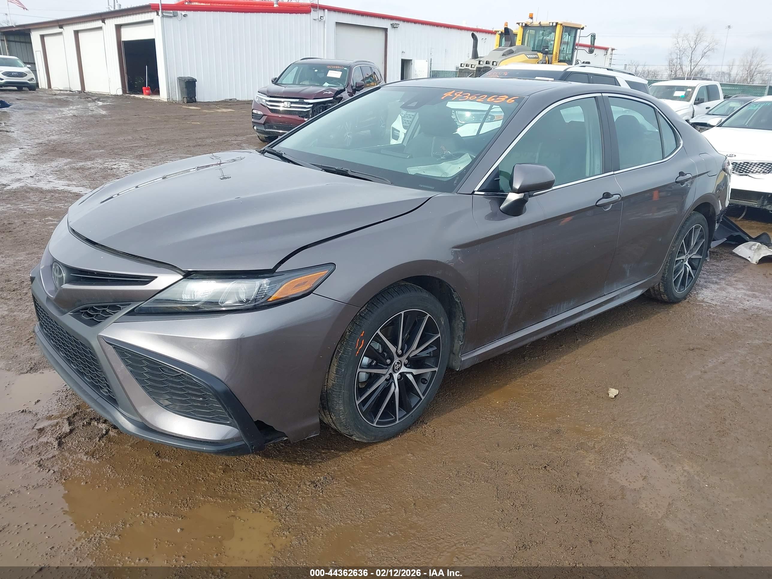 TOYOTA CAMRY image 2
