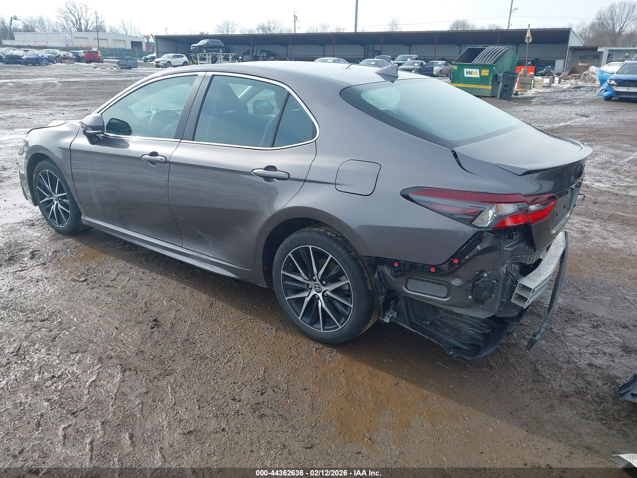 TOYOTA CAMRY image 3