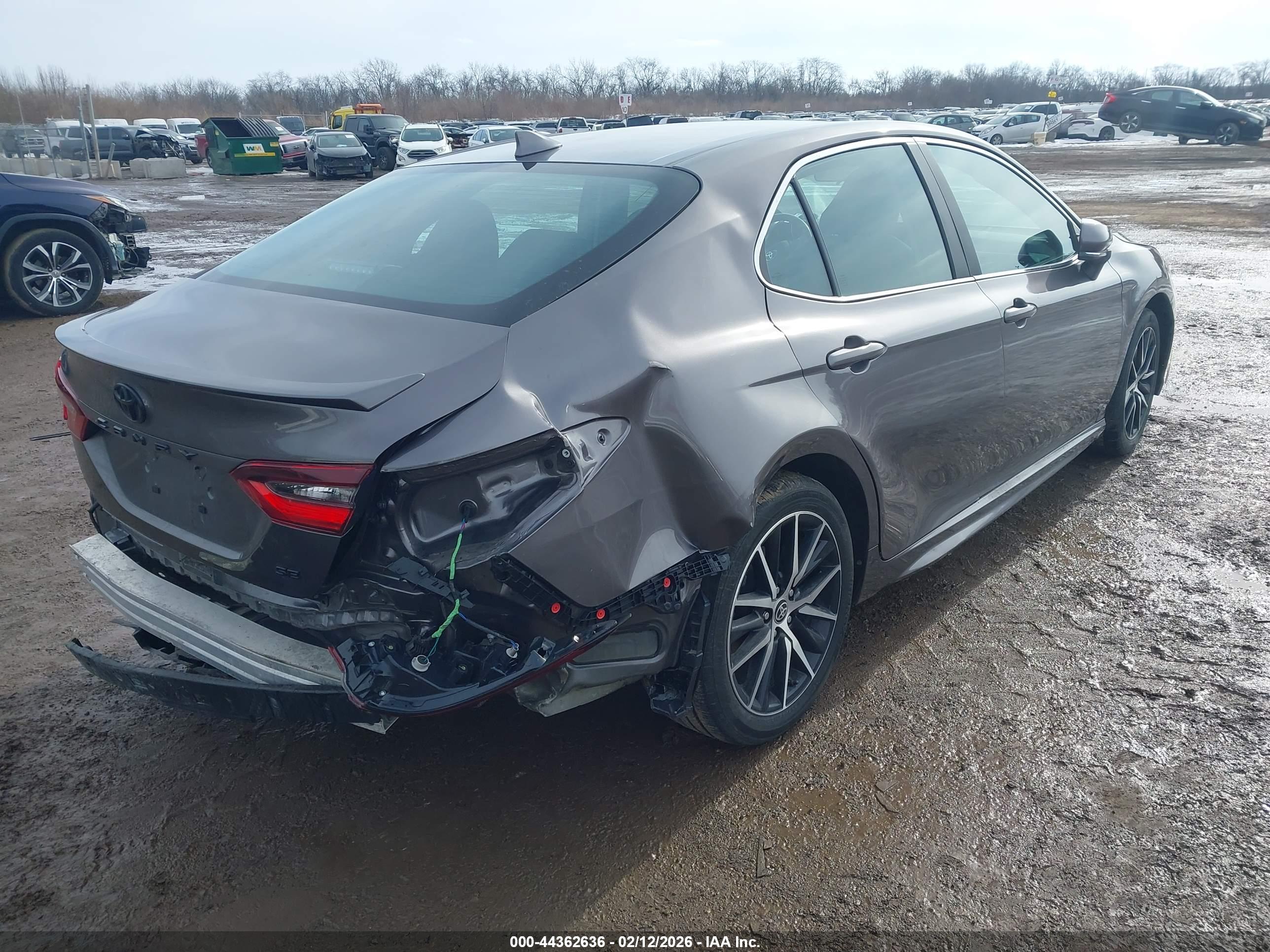 TOYOTA CAMRY image 4