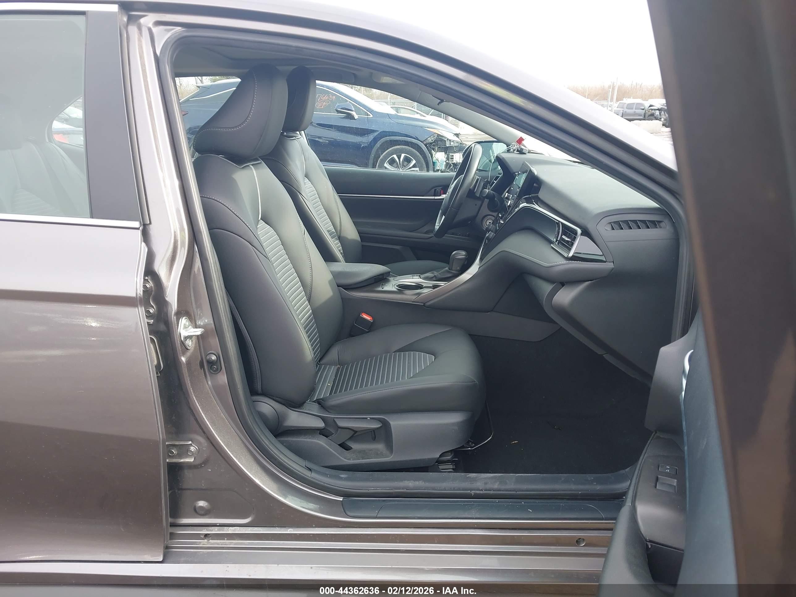 TOYOTA CAMRY image 5