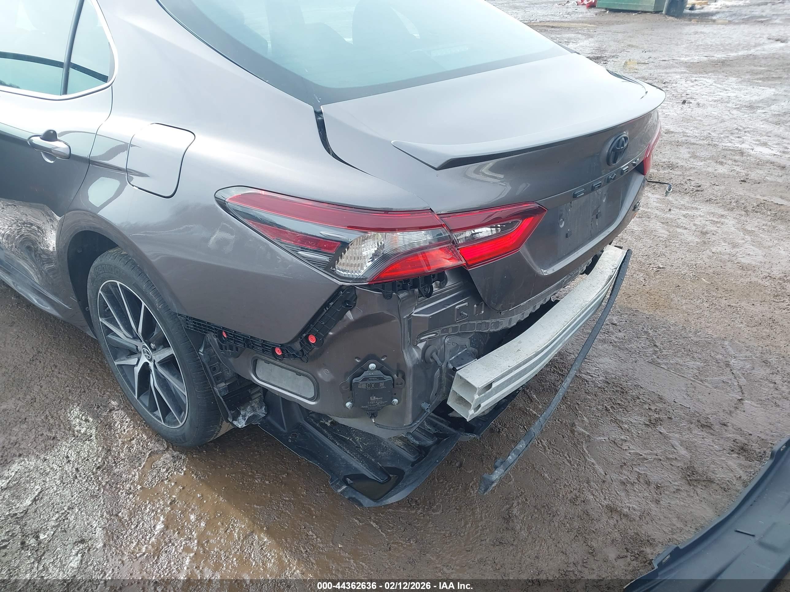 TOYOTA CAMRY image 6