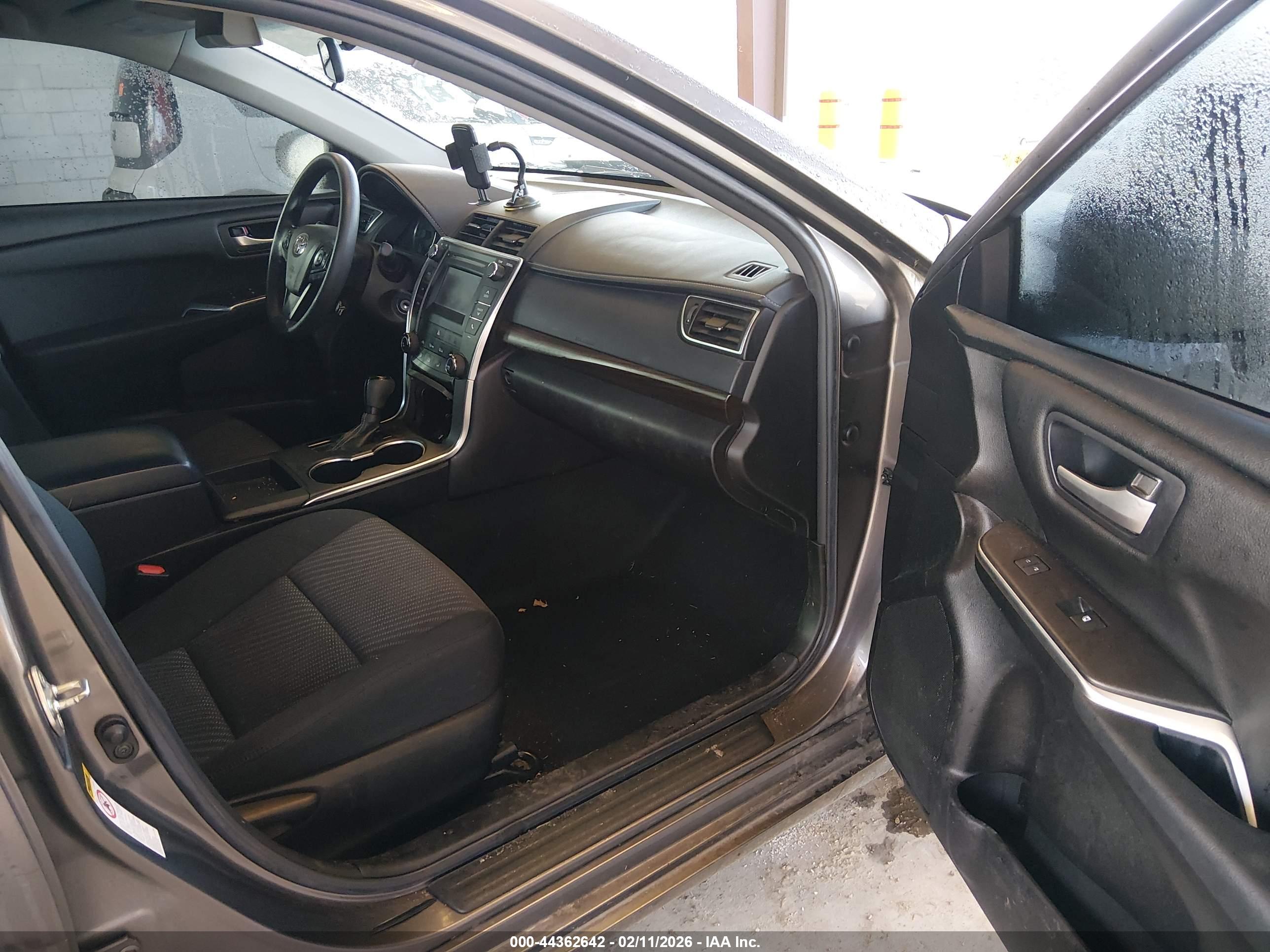 TOYOTA CAMRY image 5