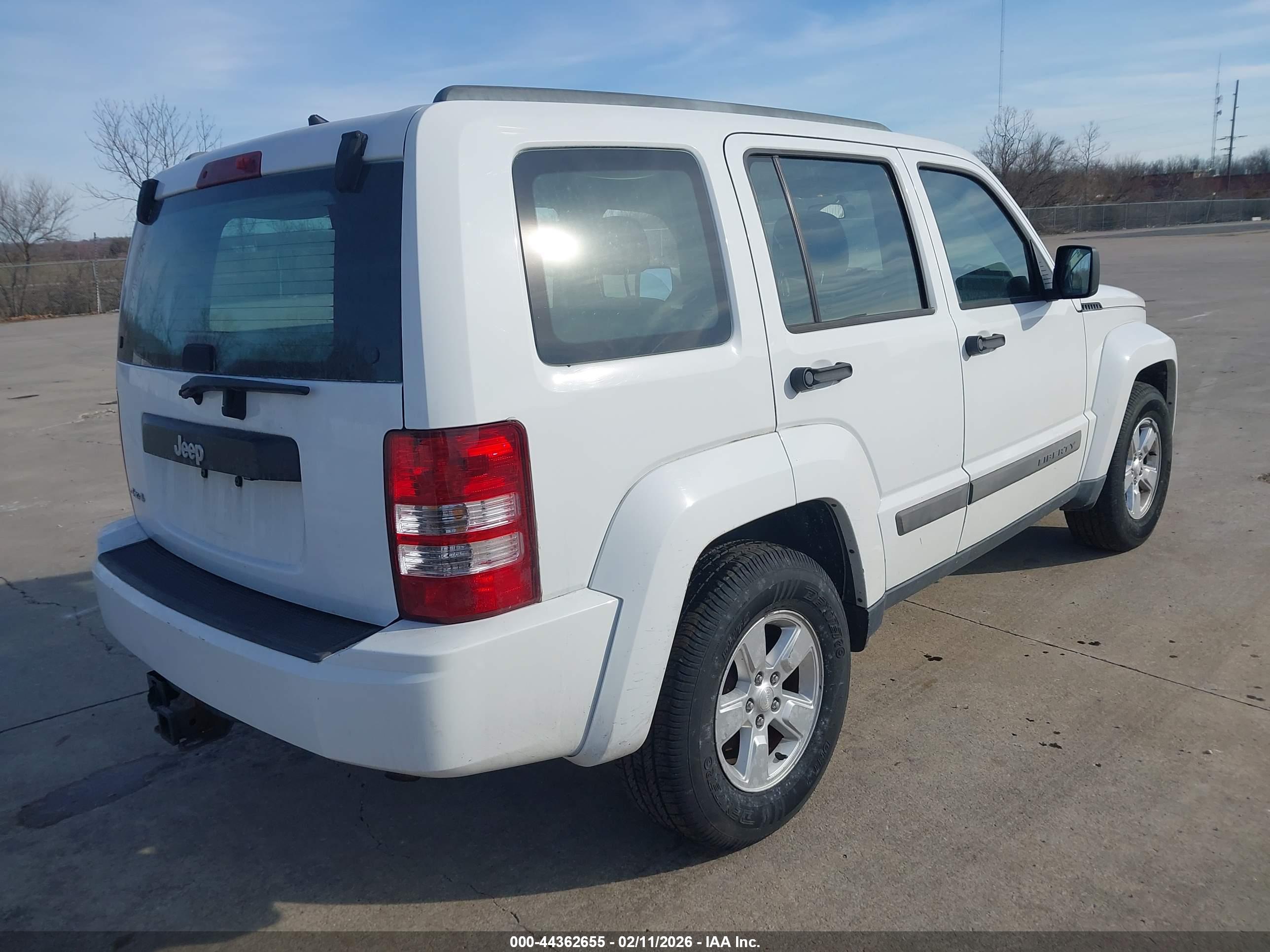 JEEP LIBERTY image 4