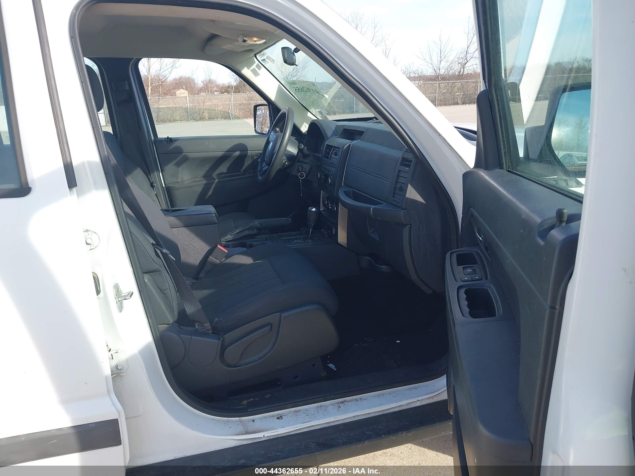 JEEP LIBERTY image 5