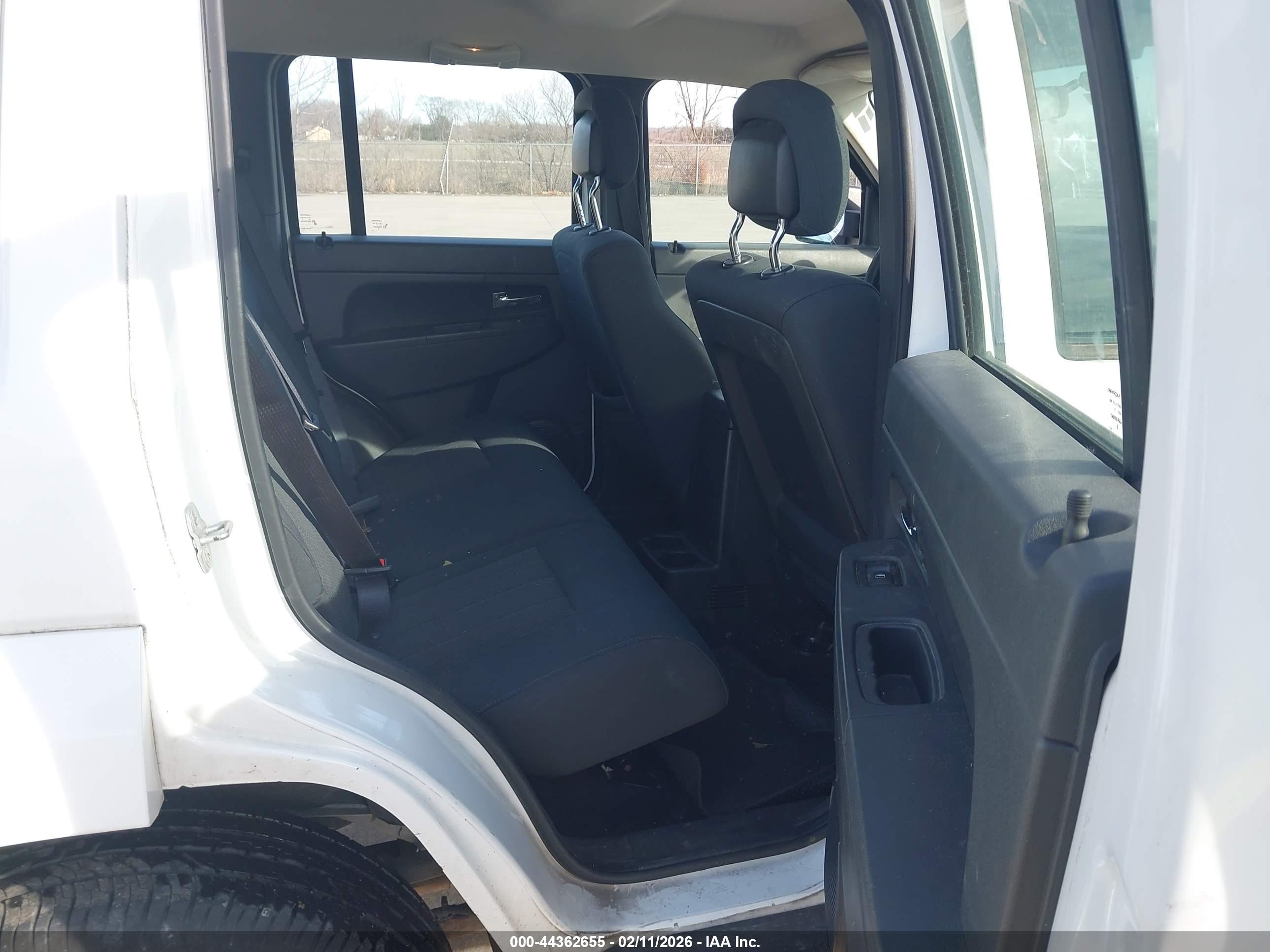 JEEP LIBERTY image 8