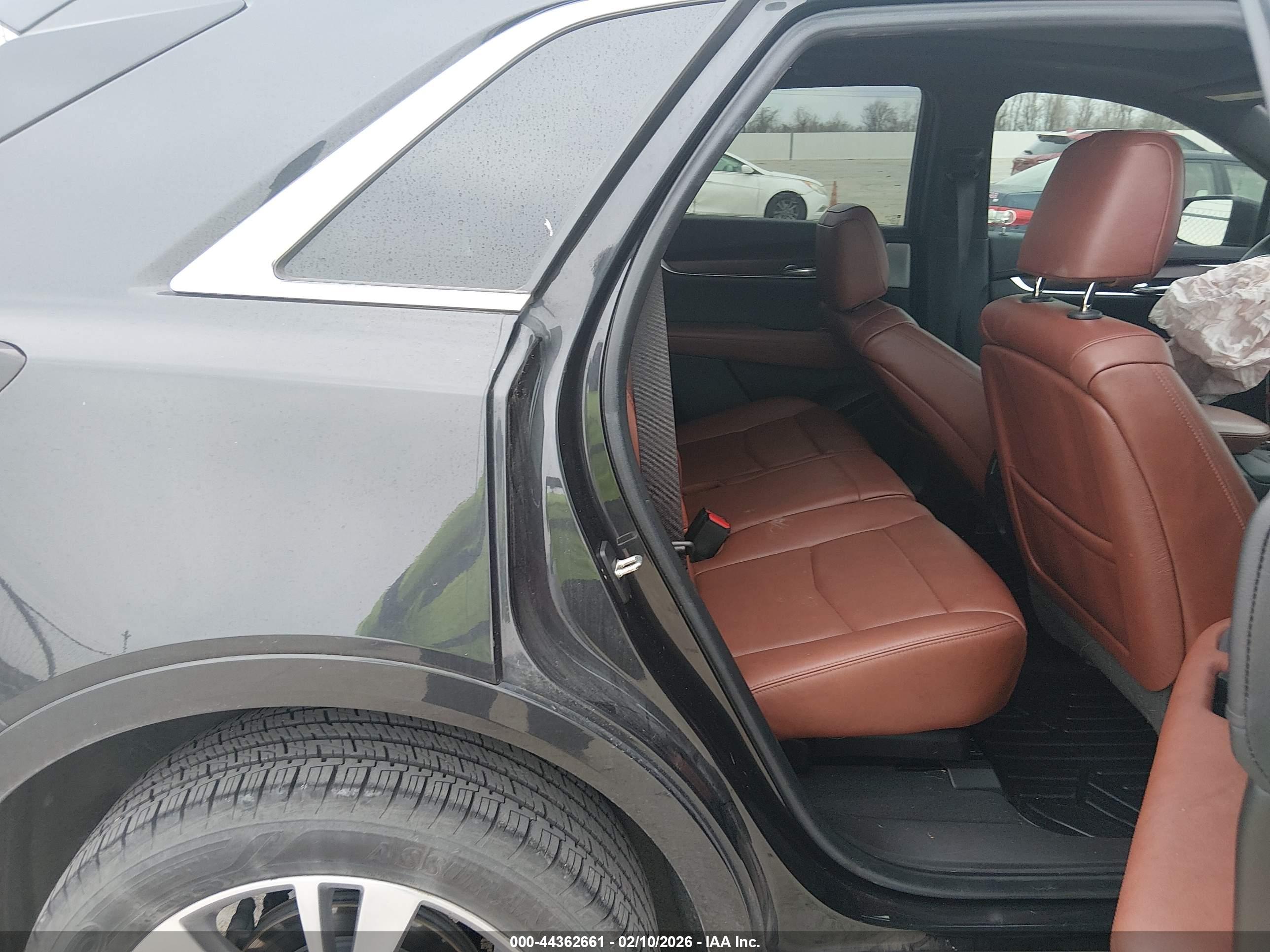 CADILLAC XT5 image 8